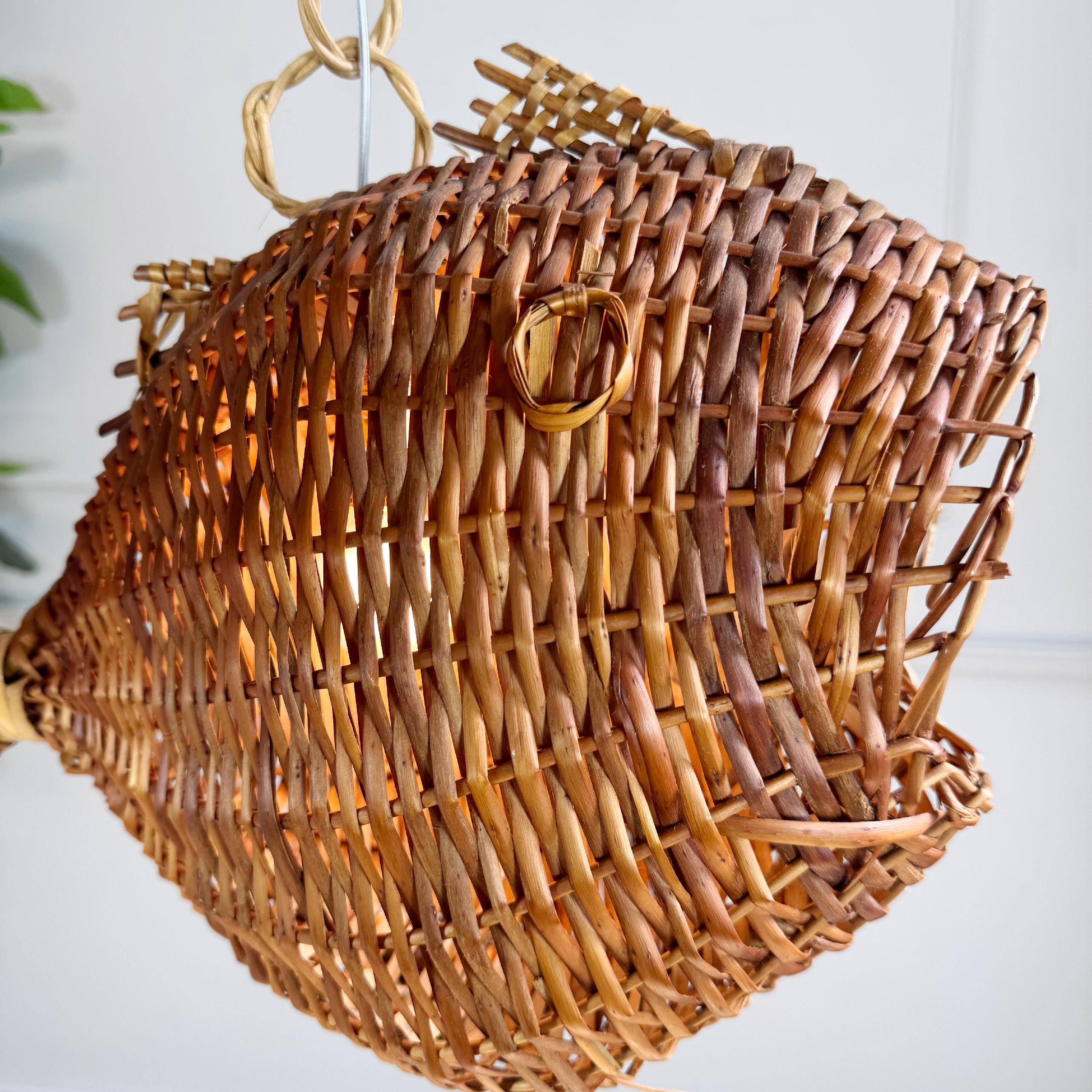Large Wicker Fish Deckenleuchte Mid Century Frankreich im Angebot 2