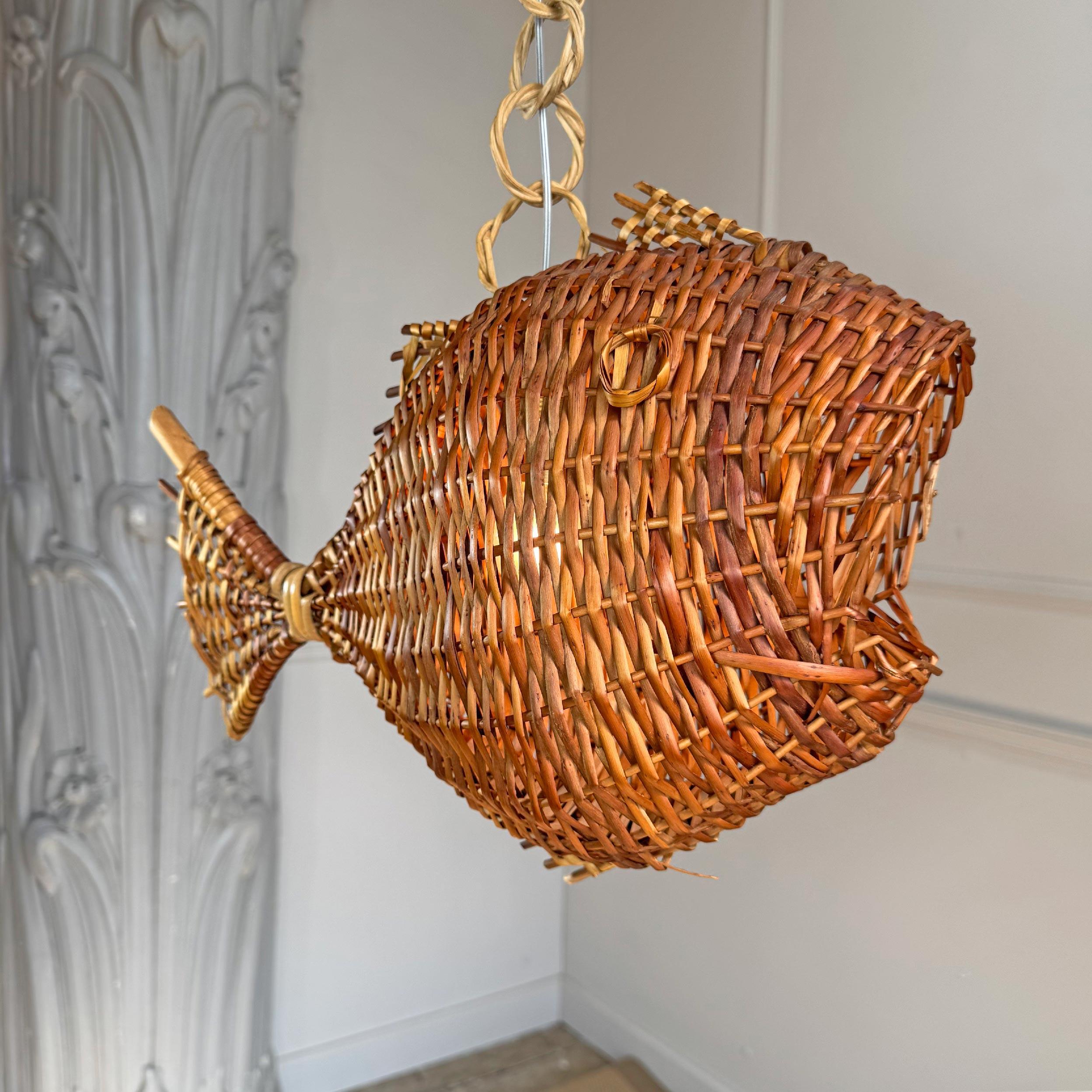 Large Wicker Fish Deckenleuchte Mid Century Frankreich im Angebot 3