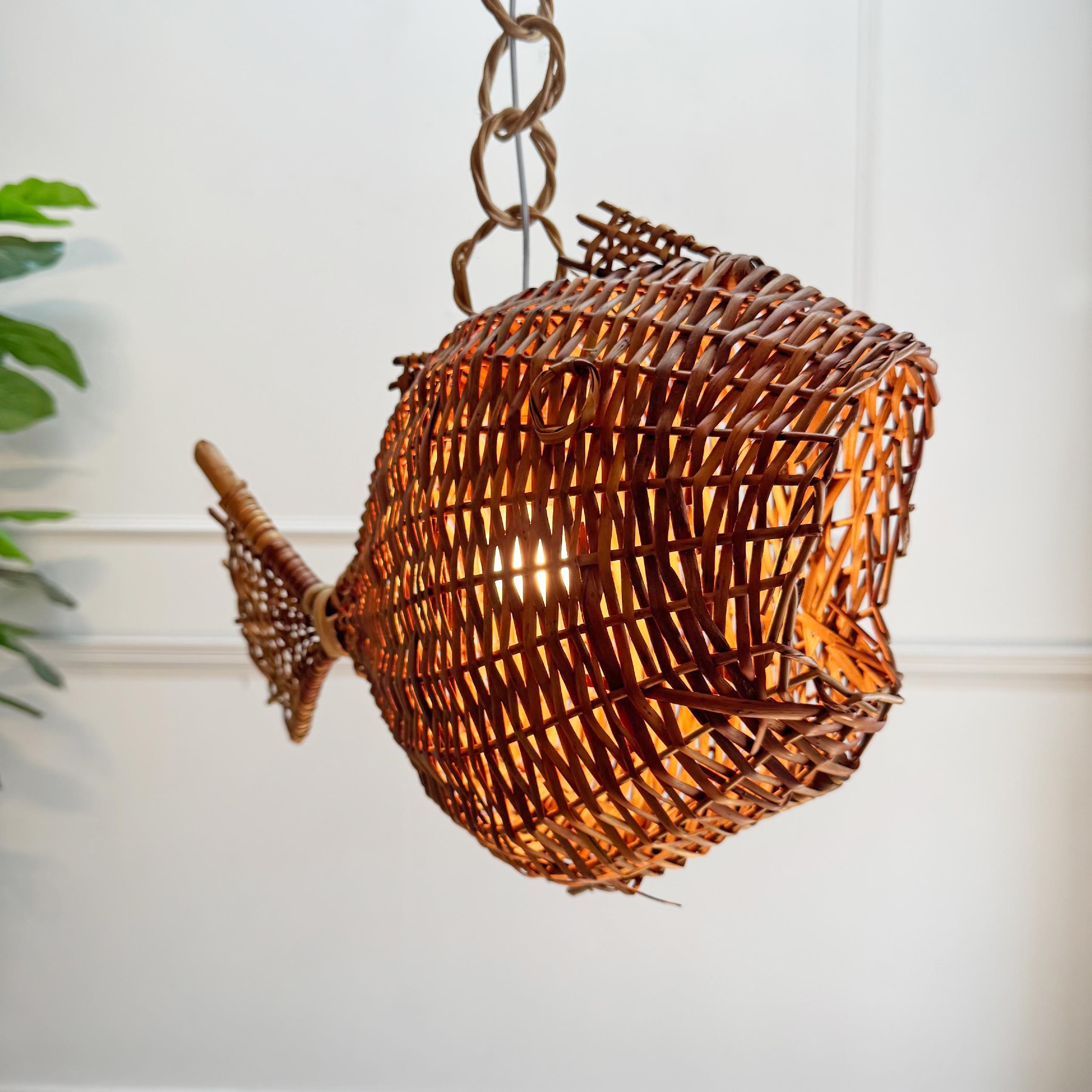 Large Wicker Fish Deckenleuchte Mid Century Frankreich (Böhmisch) im Angebot