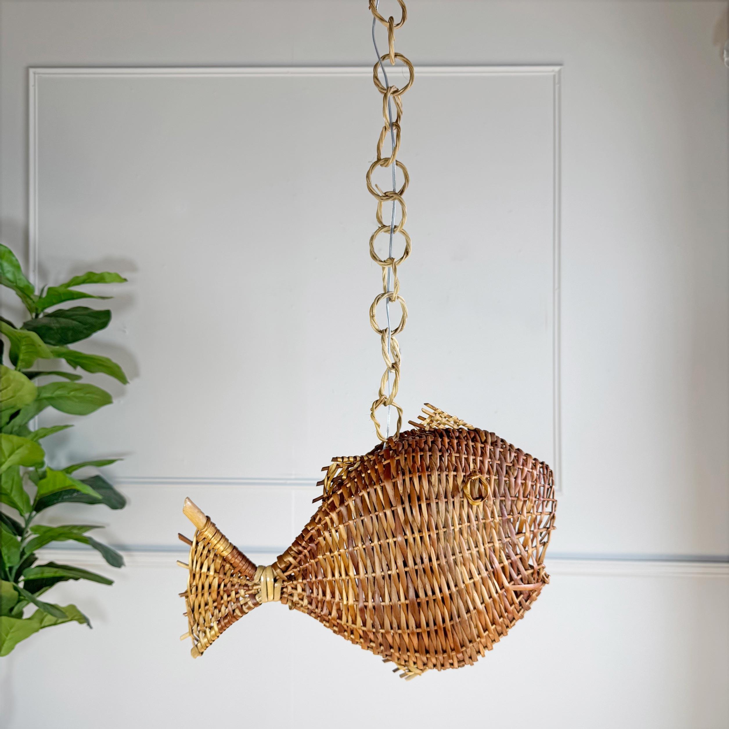 Large Wicker Fish Deckenleuchte Mid Century Frankreich (Französisch) im Angebot