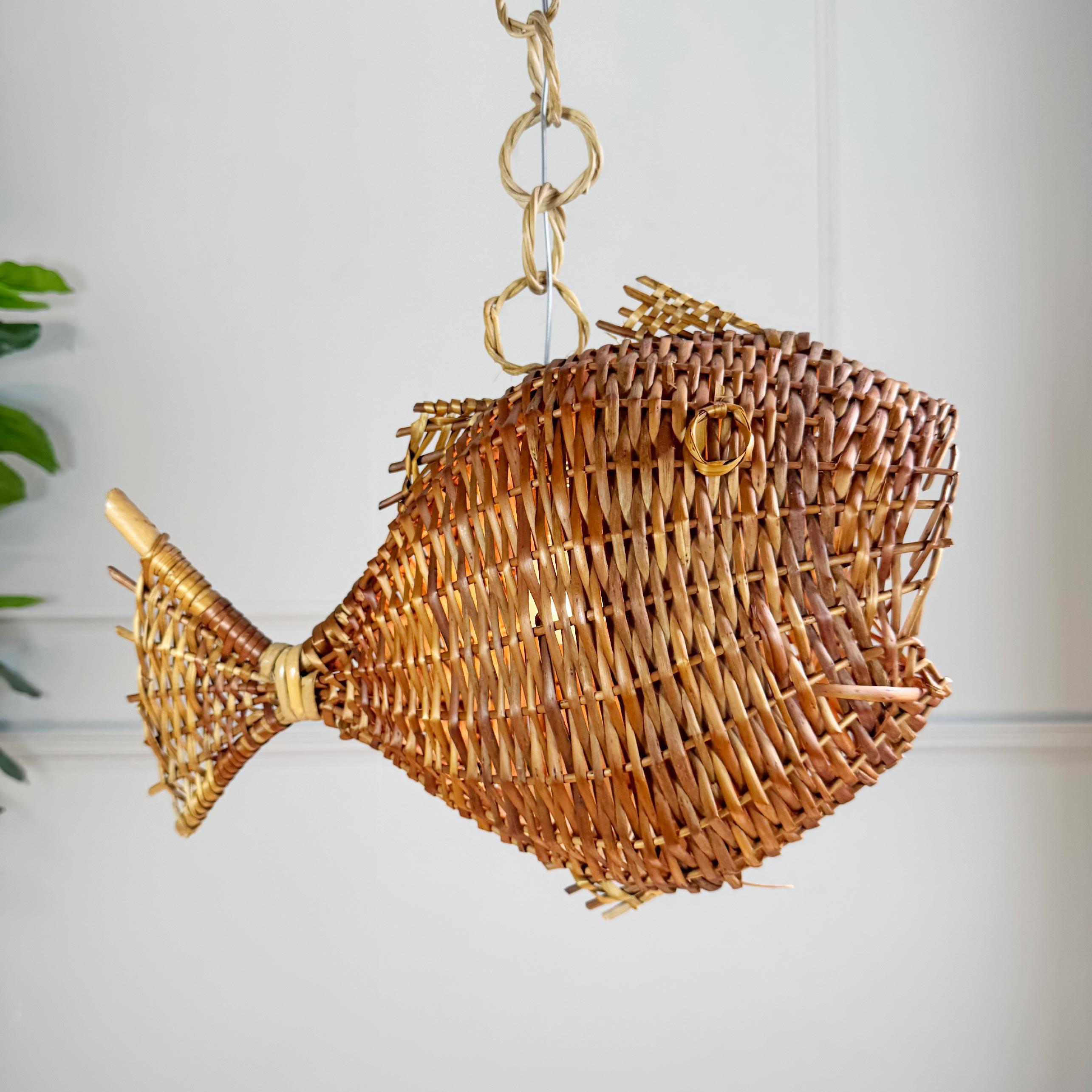 Large Wicker Fish Deckenleuchte Mid Century Frankreich (Handgefertigt) im Angebot