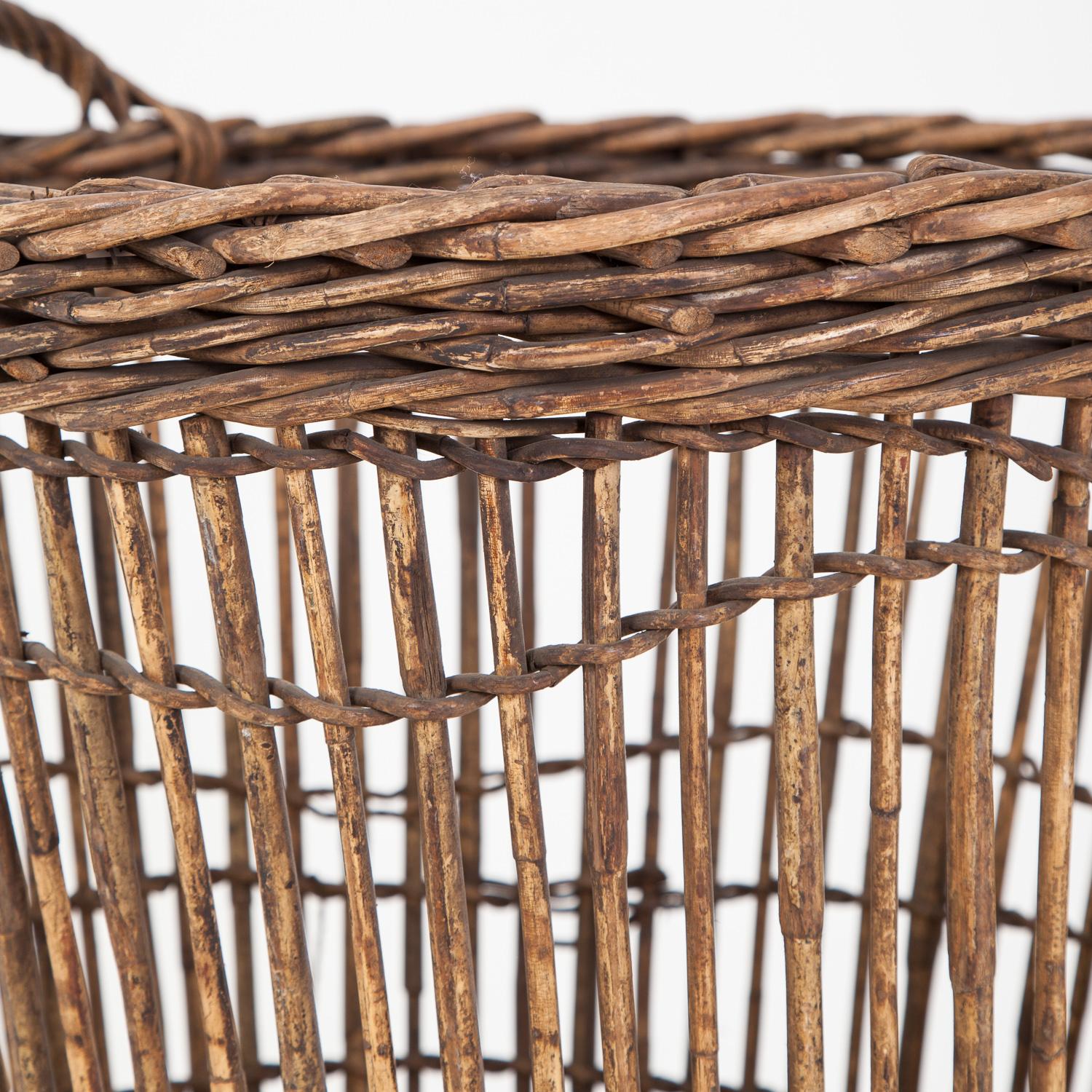 Large Wicker Laundry Basket In Good Condition In York, GB