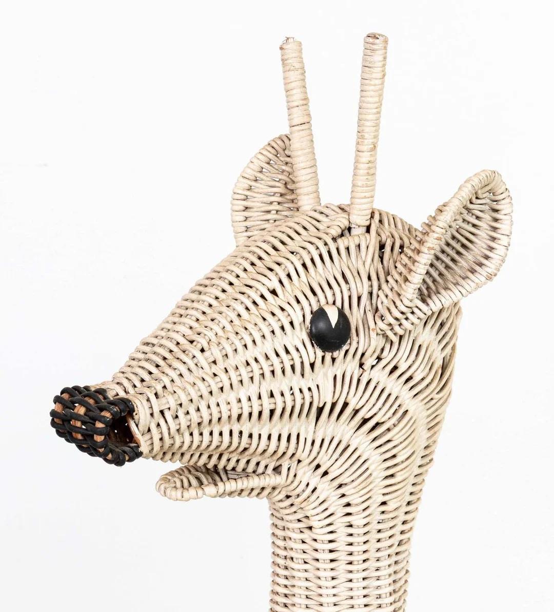 Large Wicker Rattan Standing Giraffe In Good Condition For Sale In New York, NY