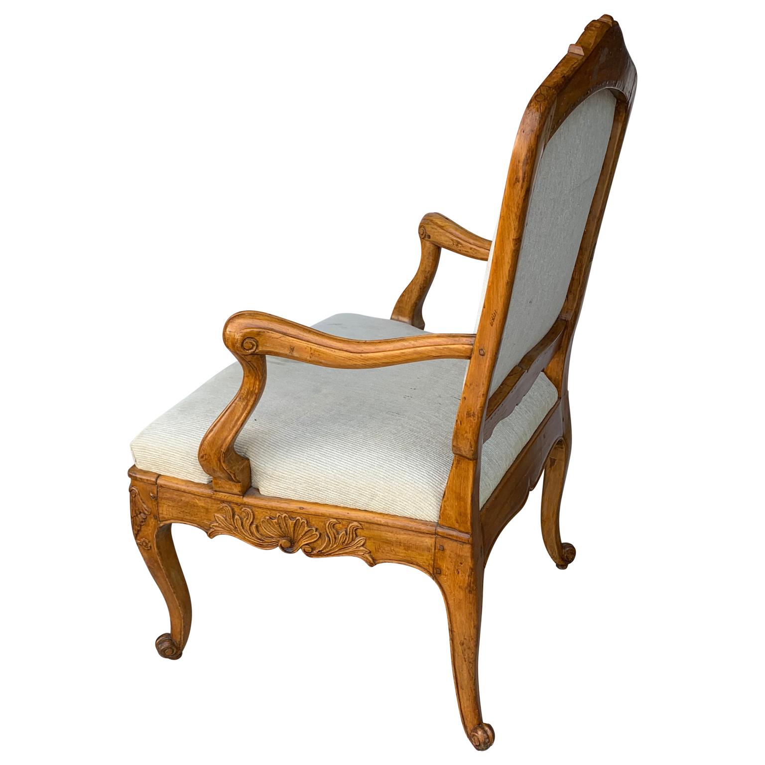 XVIIIe siècle Grand fauteuil danois rococo large, vers 1770 en vente