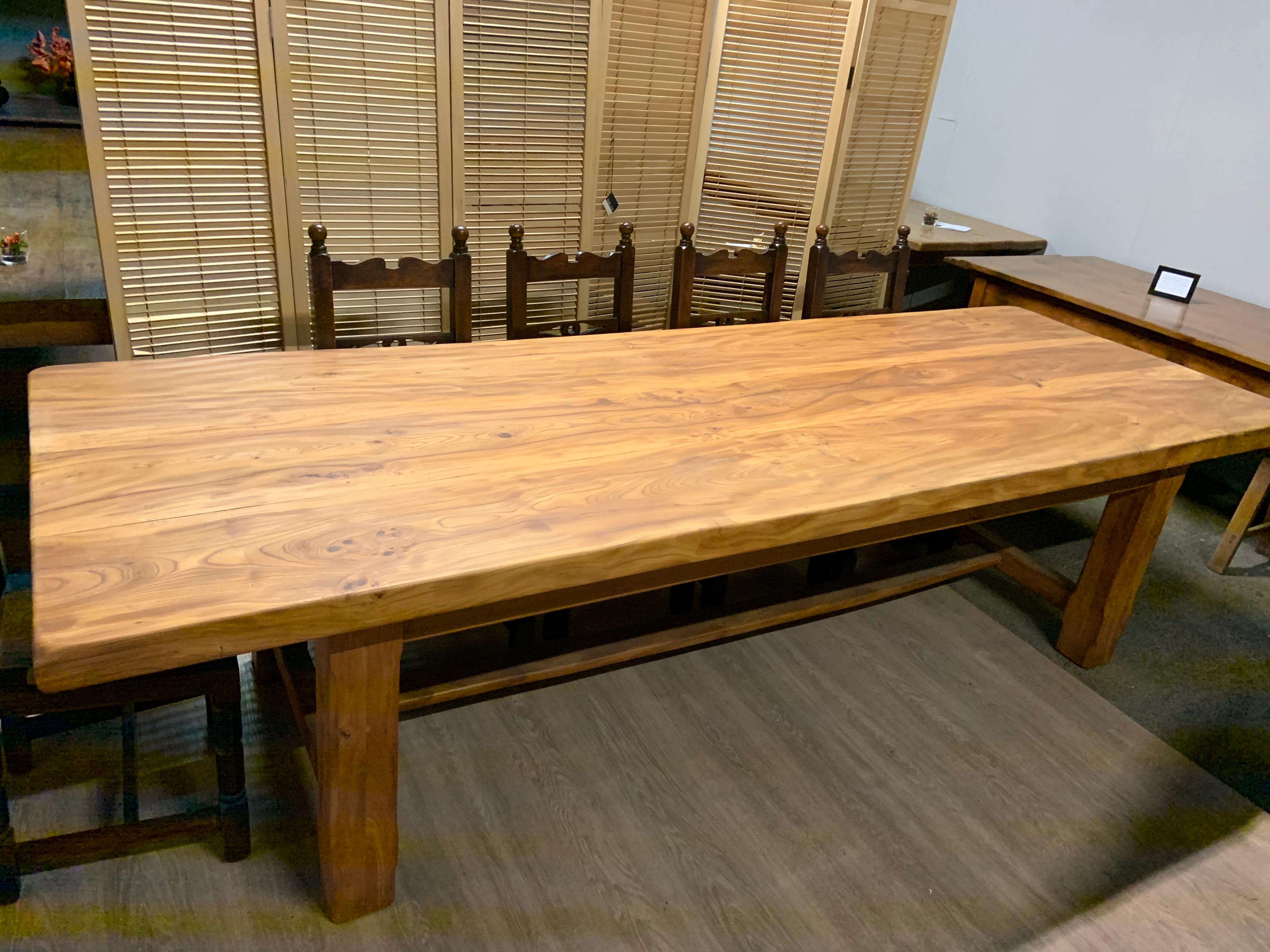 Large Wide Pale Elm Farmhouse Table In Good Condition In Billingshurst, GB