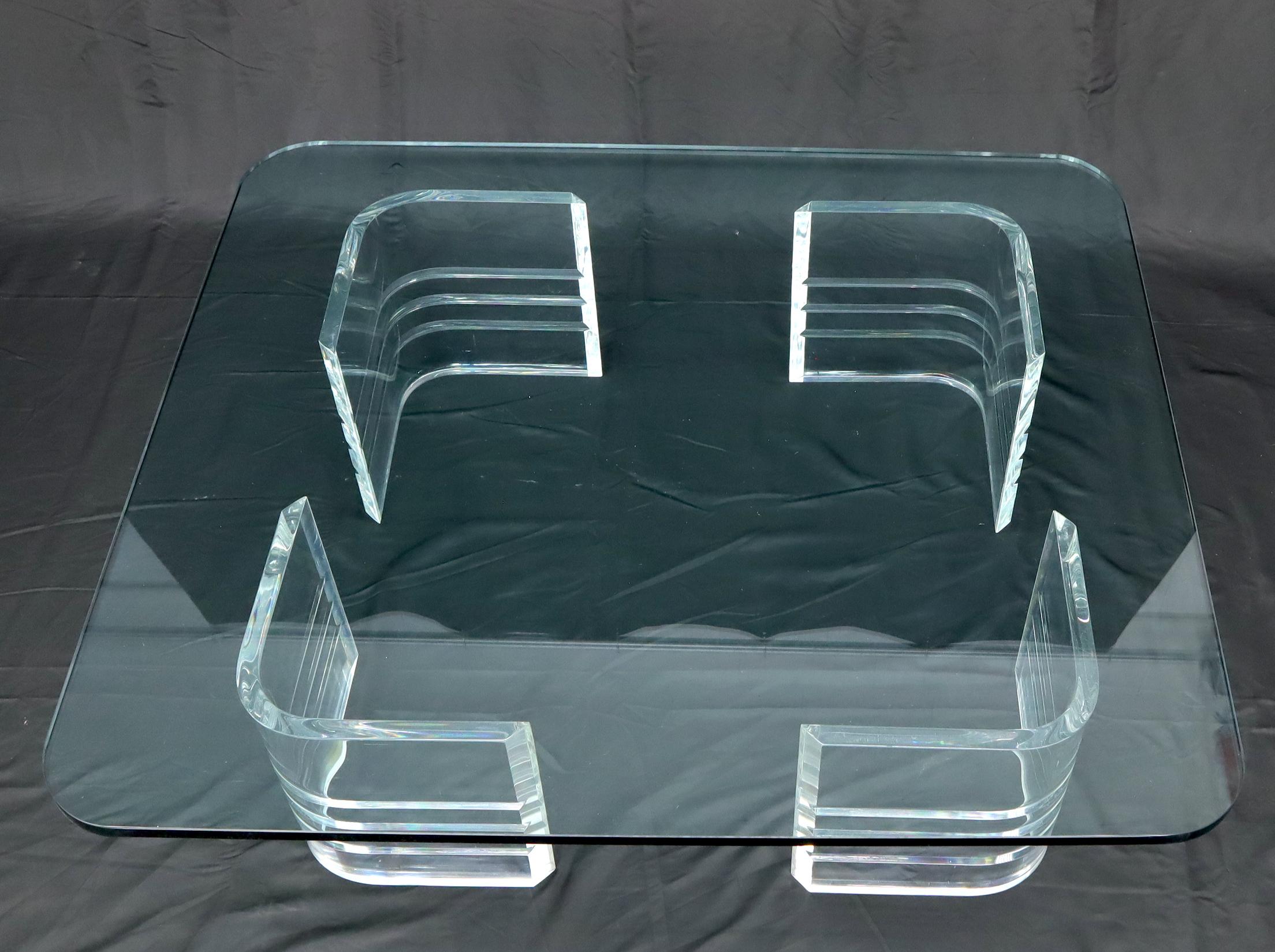 Großer, breiter, rechteckiger, abgerundeter Ecken-Couchtisch aus dickem Glas im Zustand „Gut“ im Angebot in Rockaway, NJ