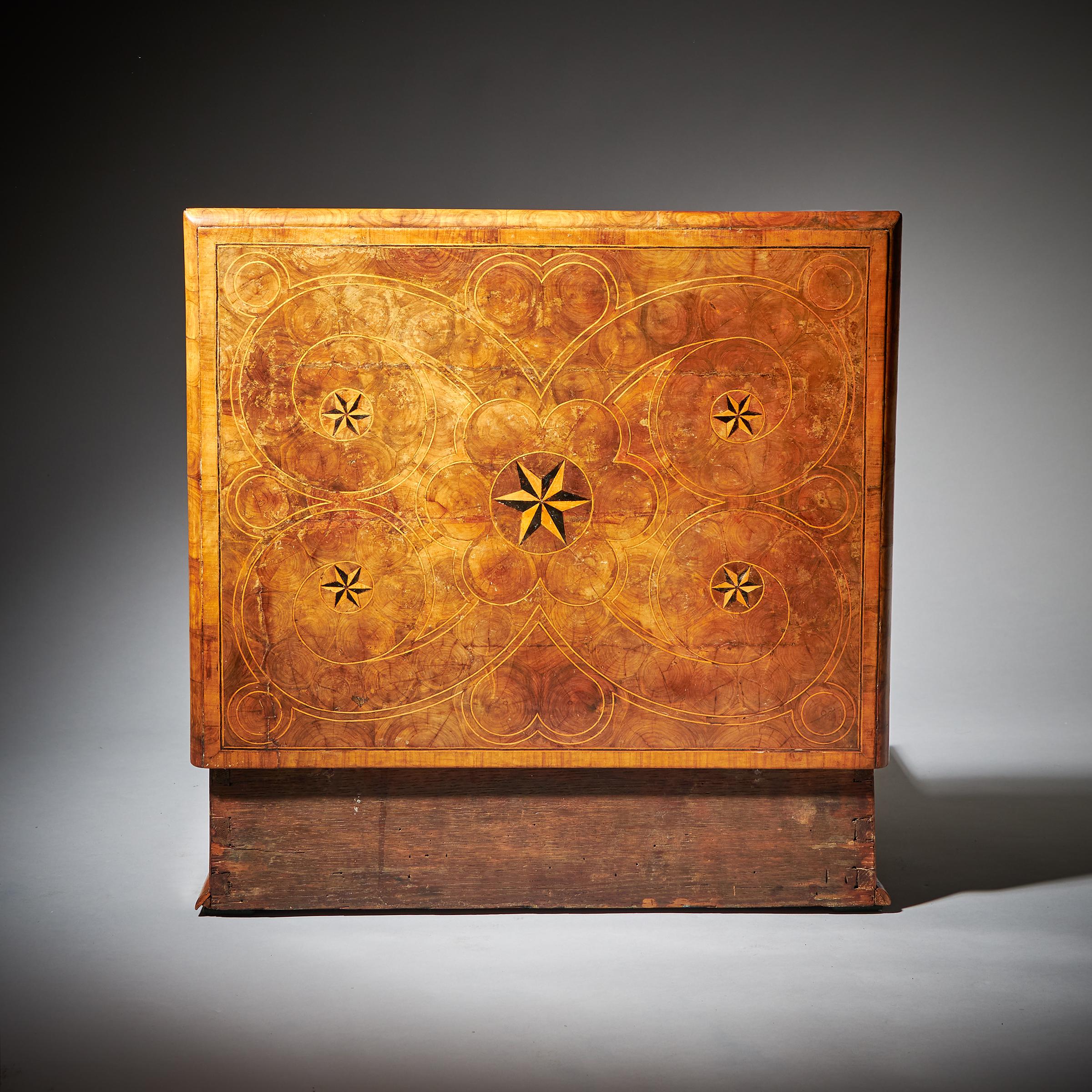 18th Century and Earlier Large William and Mary 17th Century Inlaid Olive Oyster Lace Box, Circa 1690 For Sale
