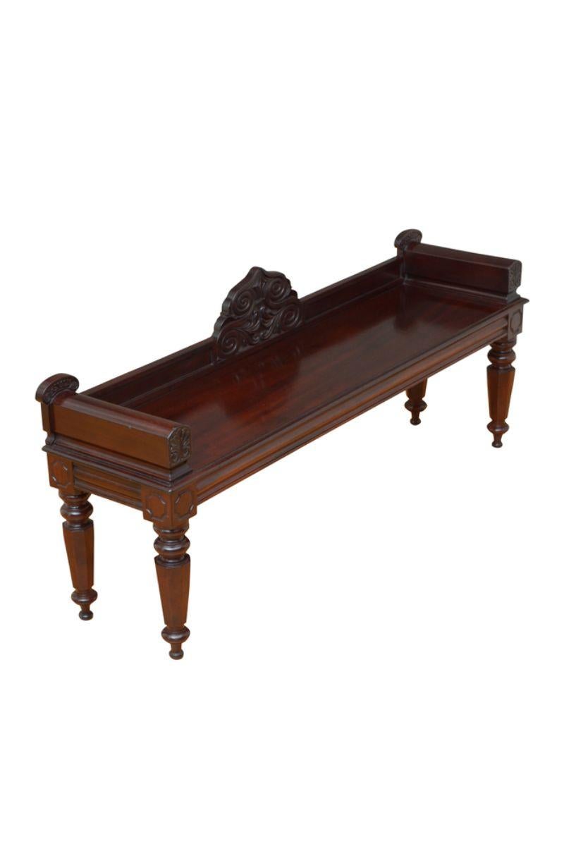 Large William IV Mahogany Hall Seat In Good Condition For Sale In Whaley Bridge, GB