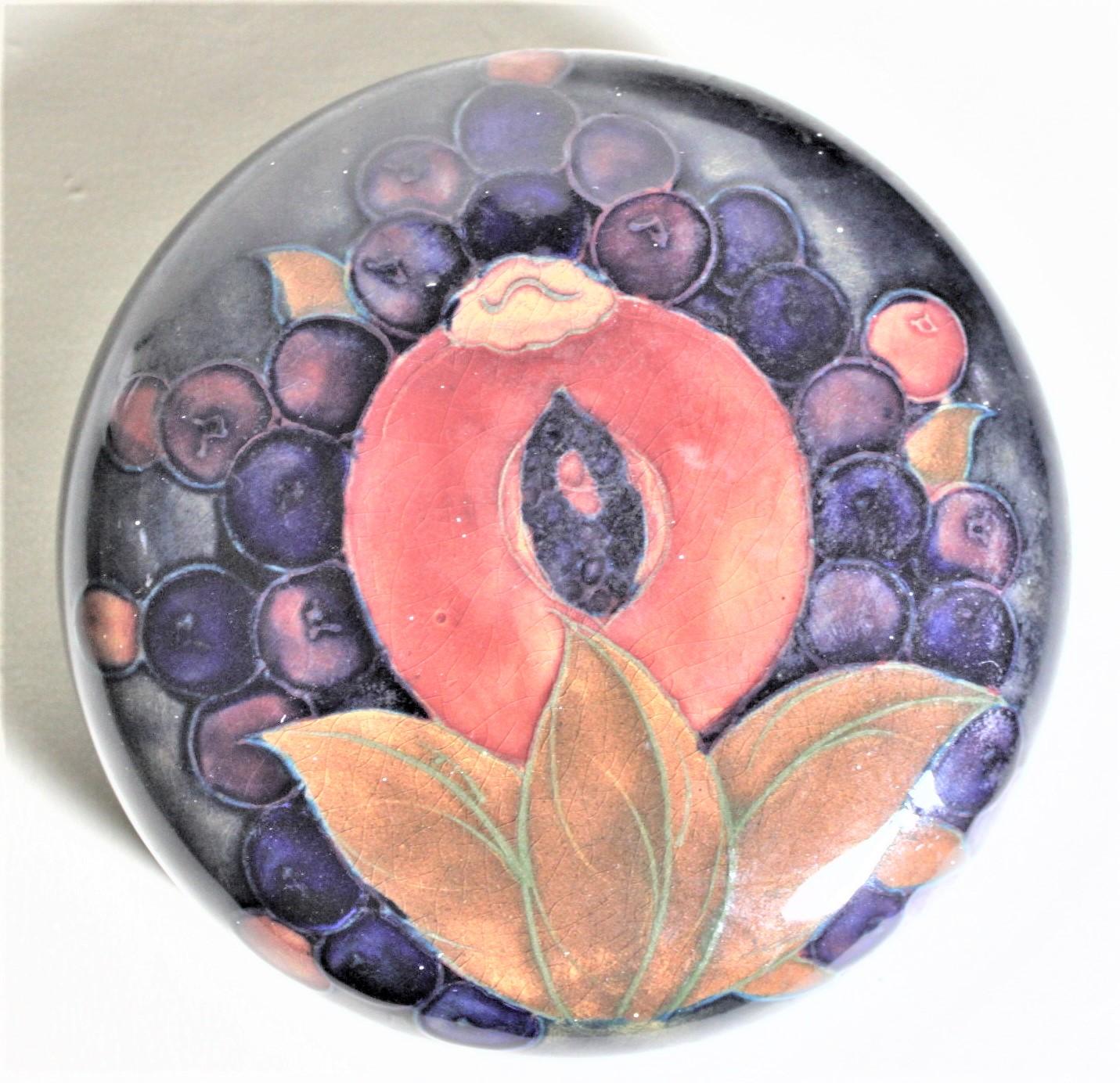 Grand pot ou vase à couvercle grenade William Moorcroft Art Pottery en vente 8