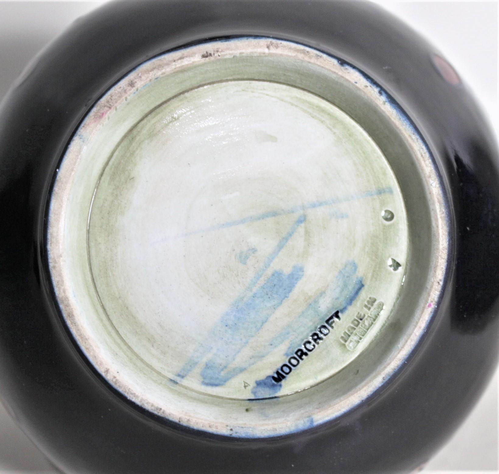 Grande théière en poterie d'art William Moorcroft à motifs de grenades en vente 5