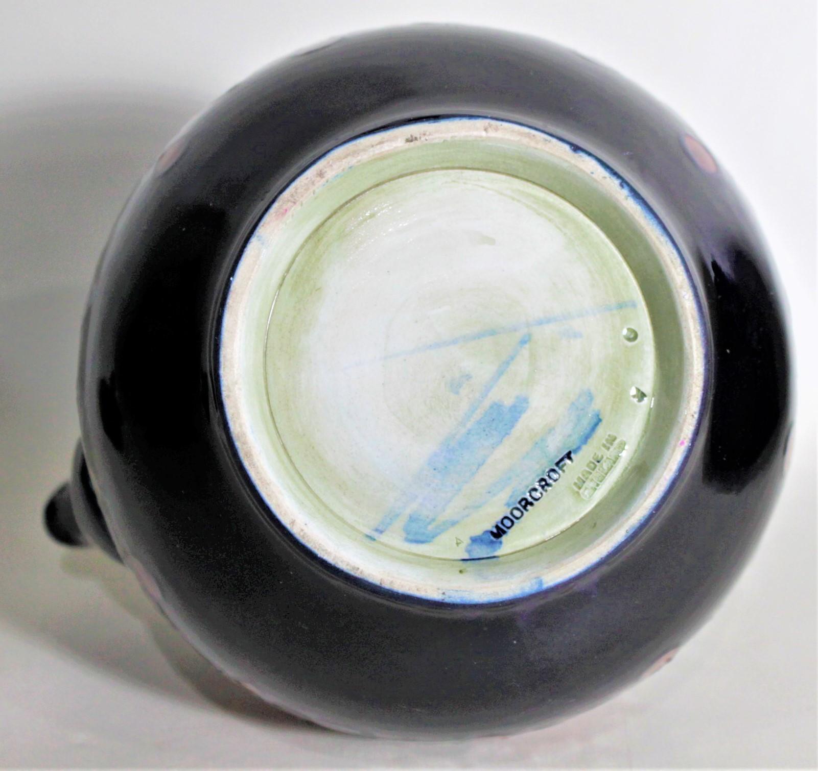 Poteries Grande théière en poterie d'art William Moorcroft à motifs de grenades en vente