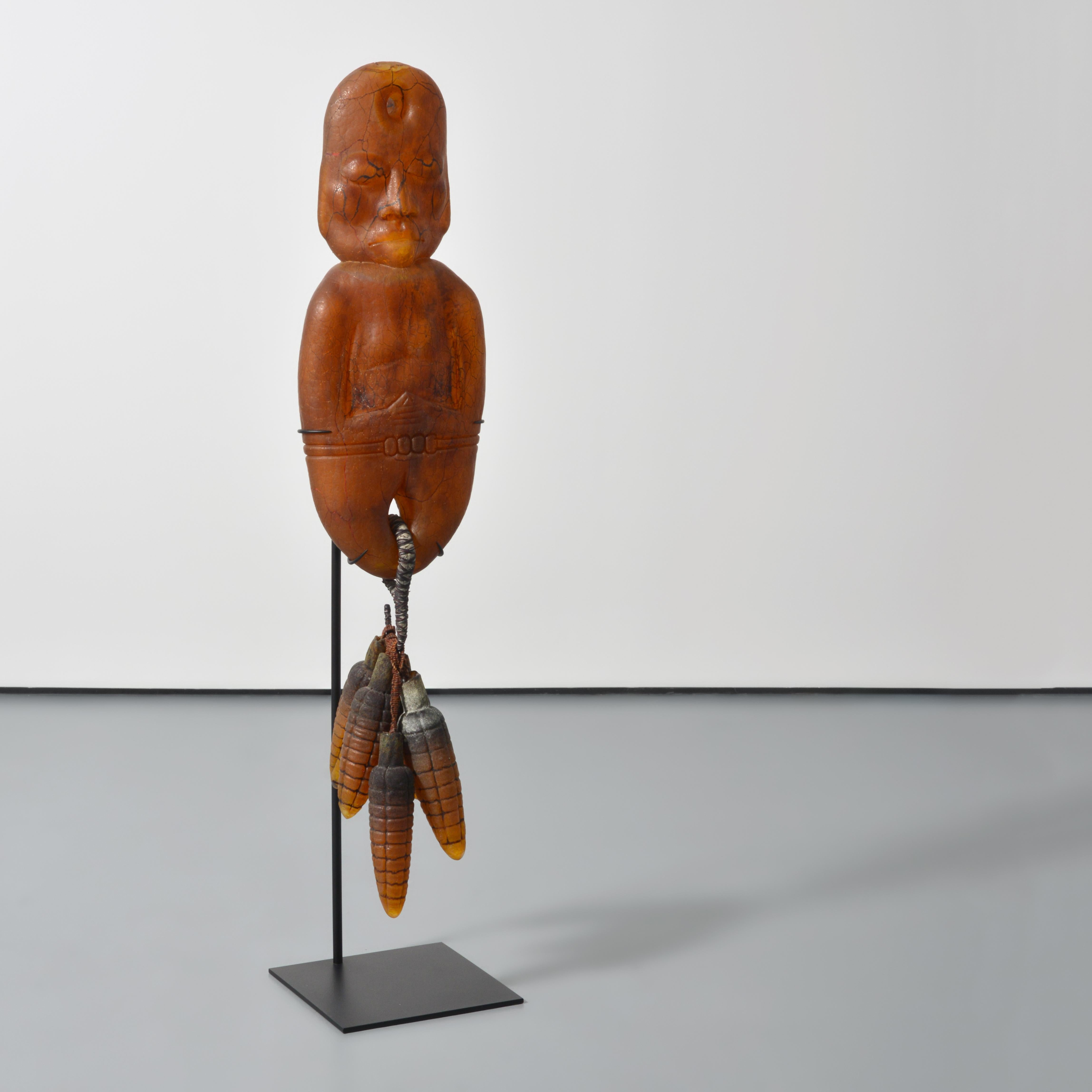 Escultura grande de William Morris FIGURA CON PERLAS, 48 