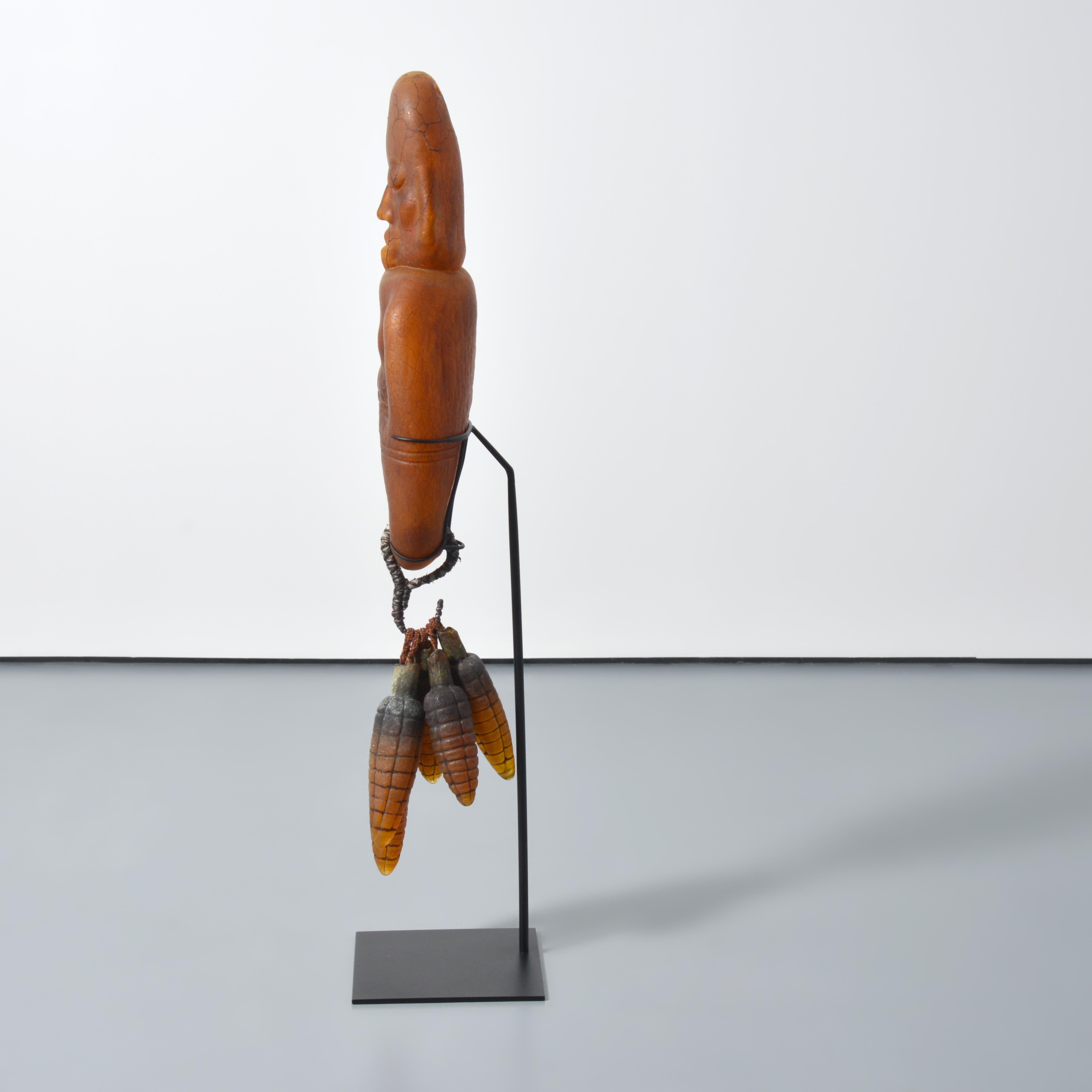 Escultura grande de William Morris FIGURA CON PERLAS, 48 
