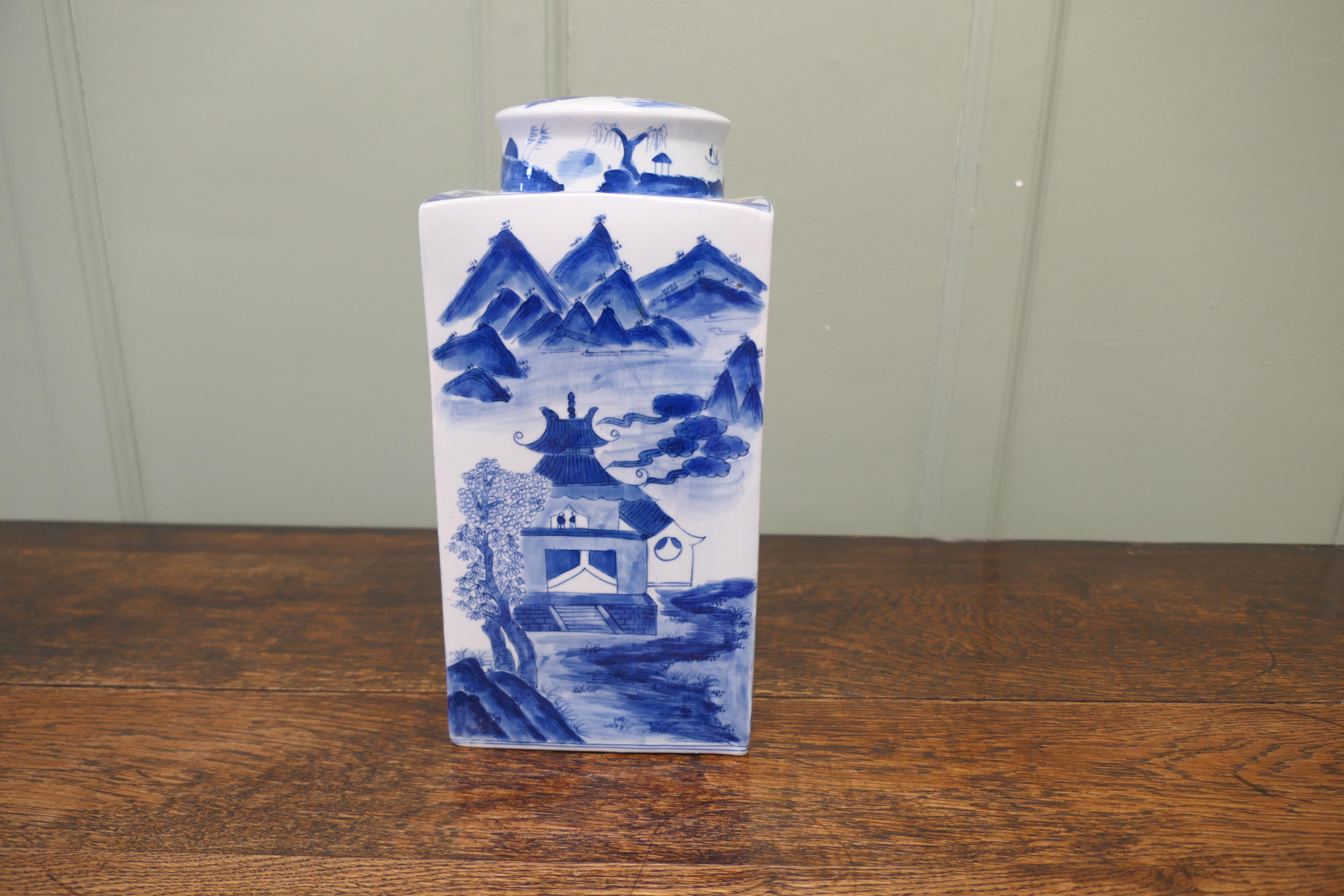 Chinoiserie Large Willow Pattern Storage Canister, Ginger Jar For Sale