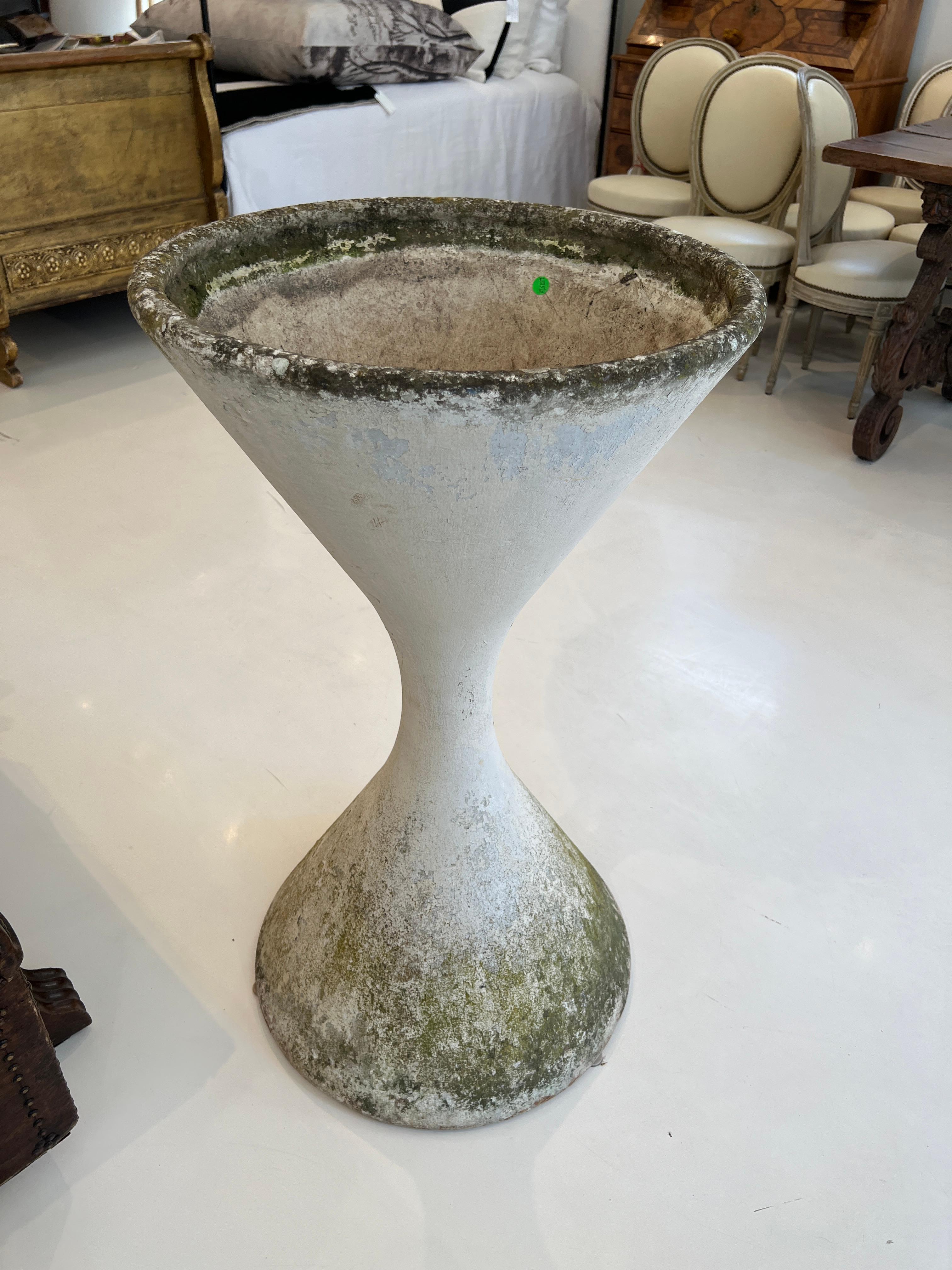 Concrete Large Willy Guhl Diablo Hourglass Planter For Sale