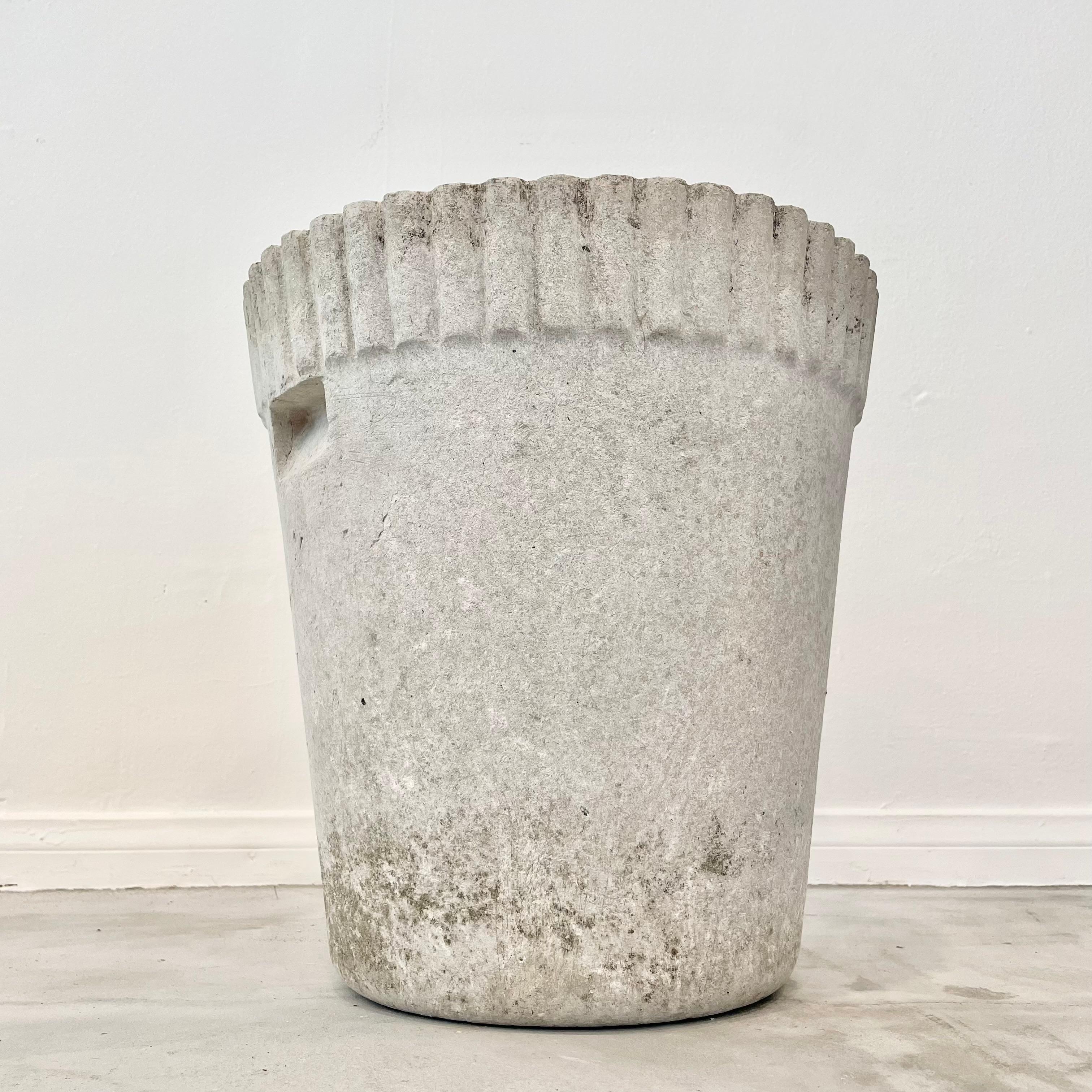 Beautiful concrete flower pot by Willy Guhl. A natural grey concrete finish with minimal wear, this planter fits perfectly into any design story. Made in Switzerland in the 1970s, this planter has a smooth body that gently tapers down towards the