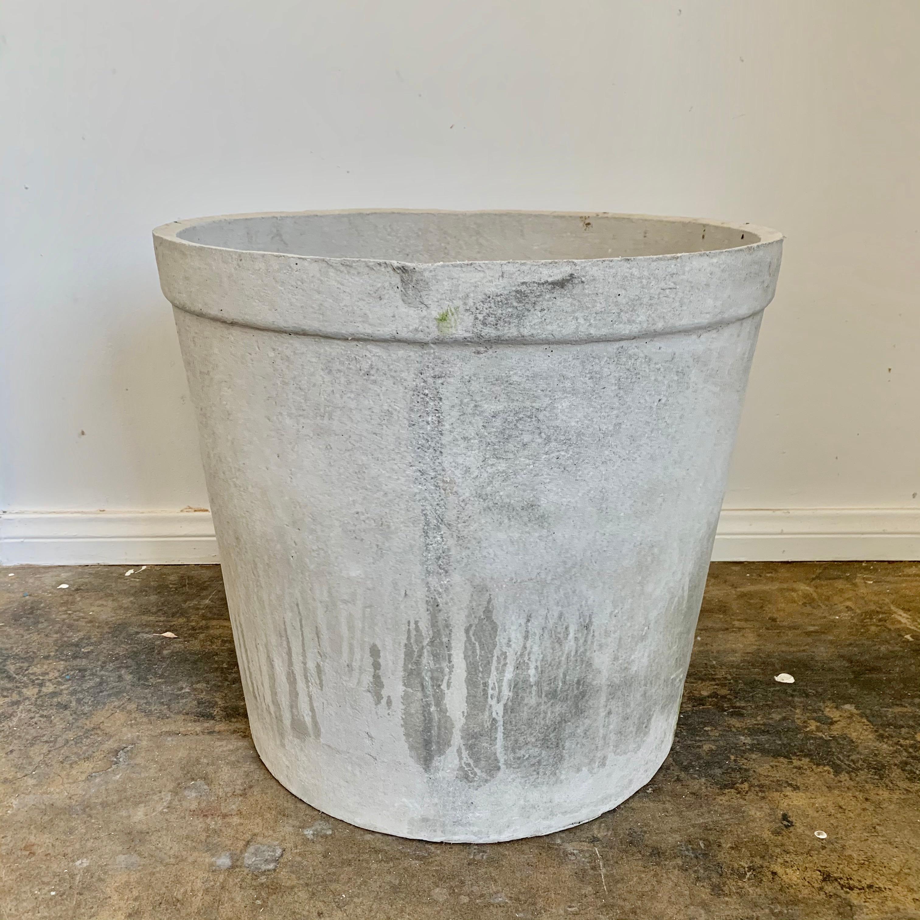 Unique planters by Willy Guhl in the shape of a trash bin. Lightly indented handles on both sides. Handmade in the 1960s. Large size. Fun sculptural piece. 4 matching pieces available in this size. Great condition and patina. 
 


 

 