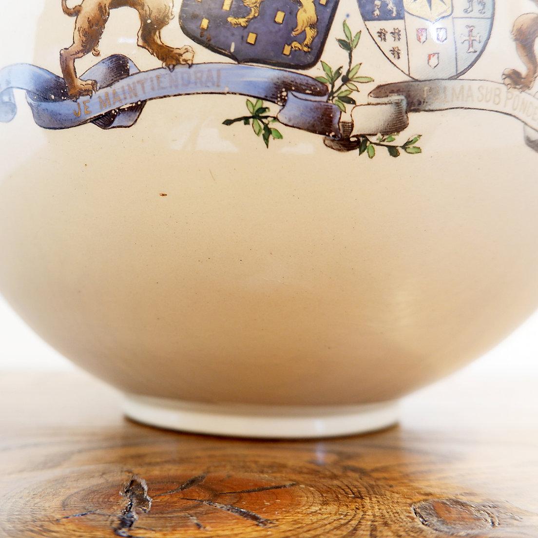 Large wine carafe decorated with the coats of arms of King William III and Queen For Sale 5