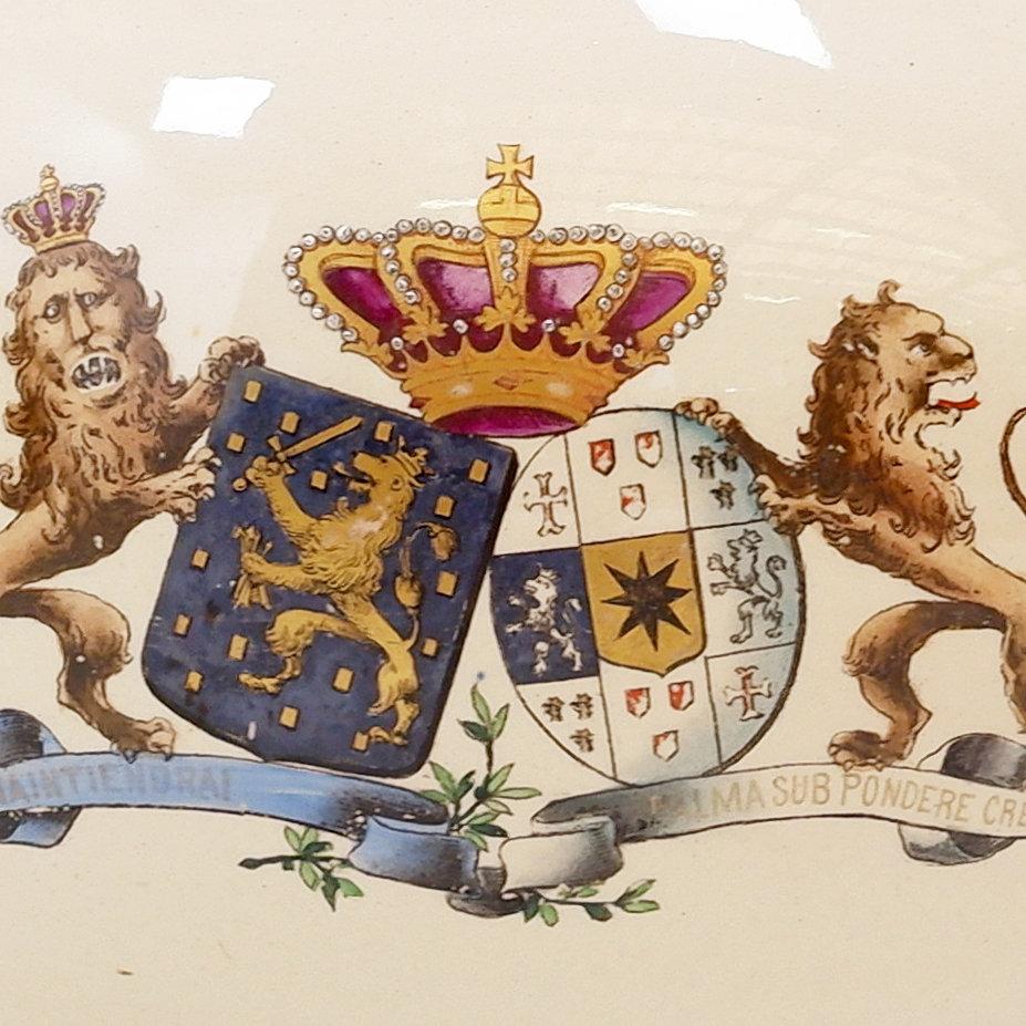 Large wine carafe decorated with the coats of arms of King William III and Queen For Sale 8
