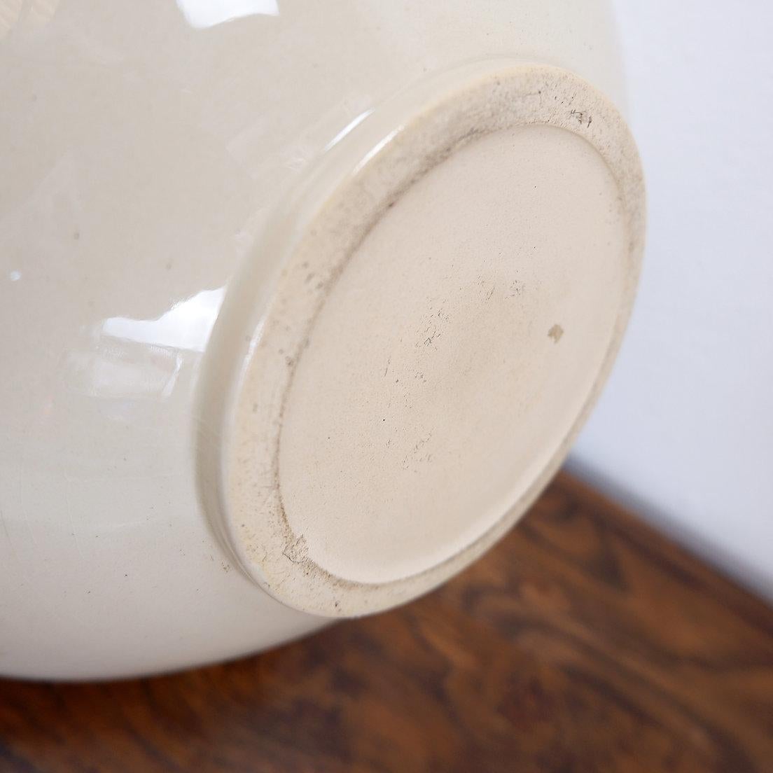 20th Century Large wine carafe decorated with the coats of arms of King William III and Queen For Sale