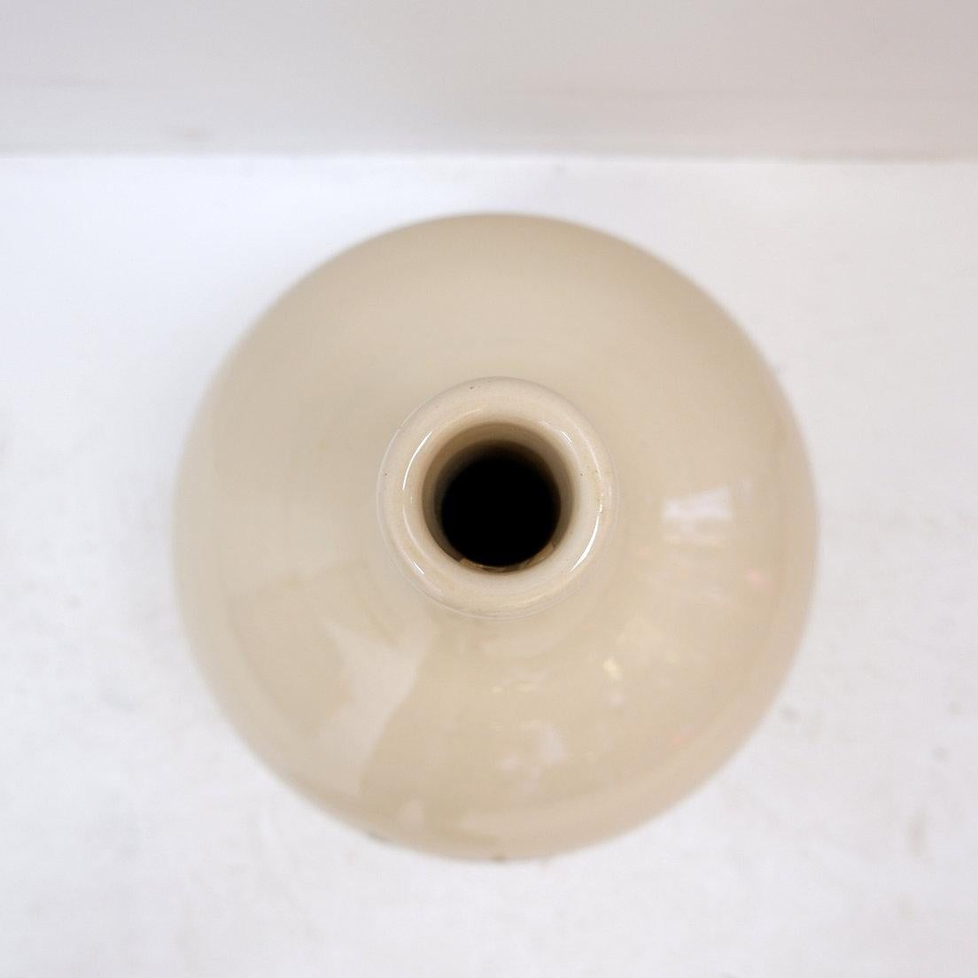 Ceramic Large wine carafe decorated with the coats of arms of King William III and Queen For Sale