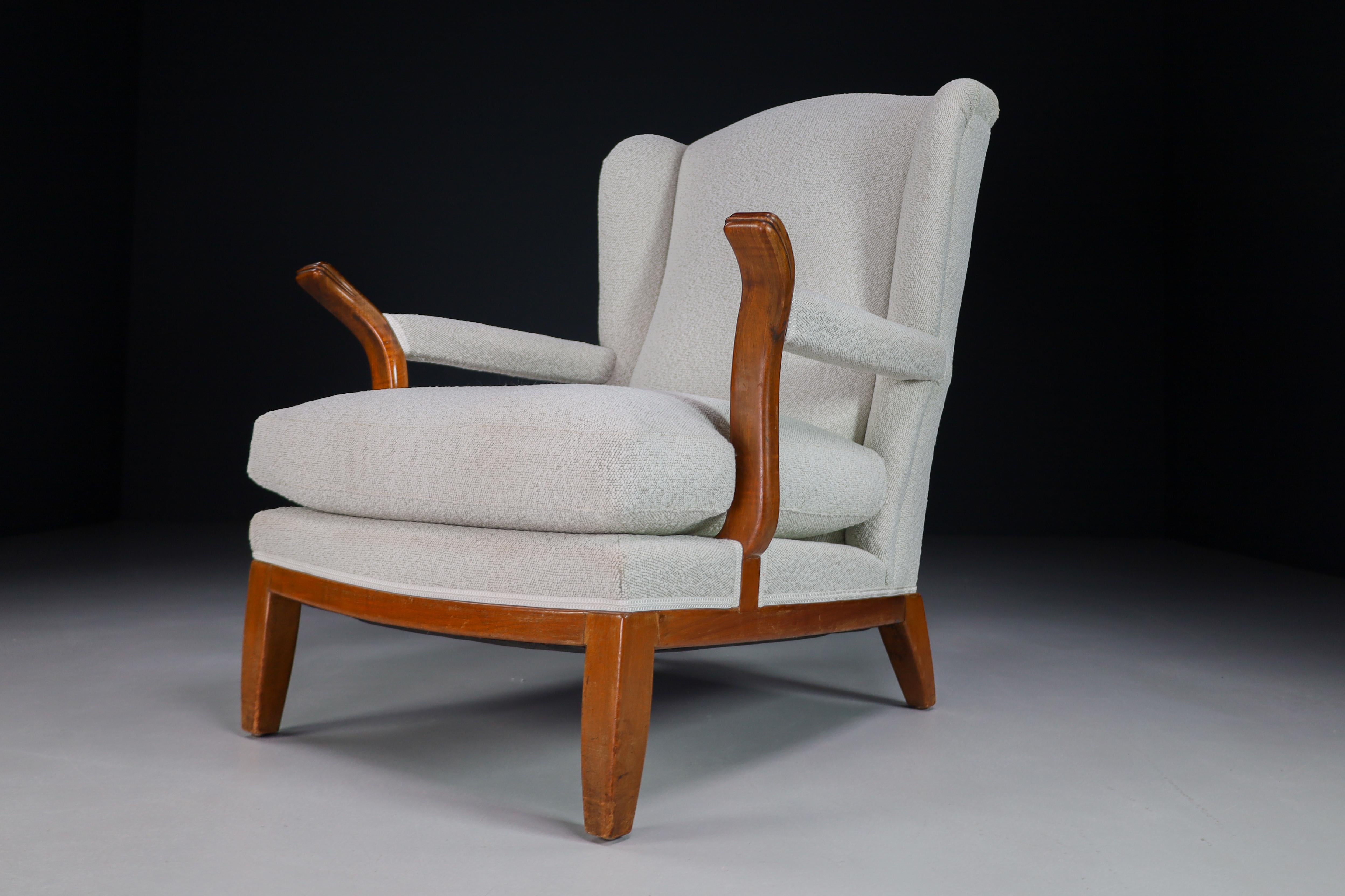 Large Wingback Chair in Walnut and New Bouclé Fabric, France, 1930s For Sale 7