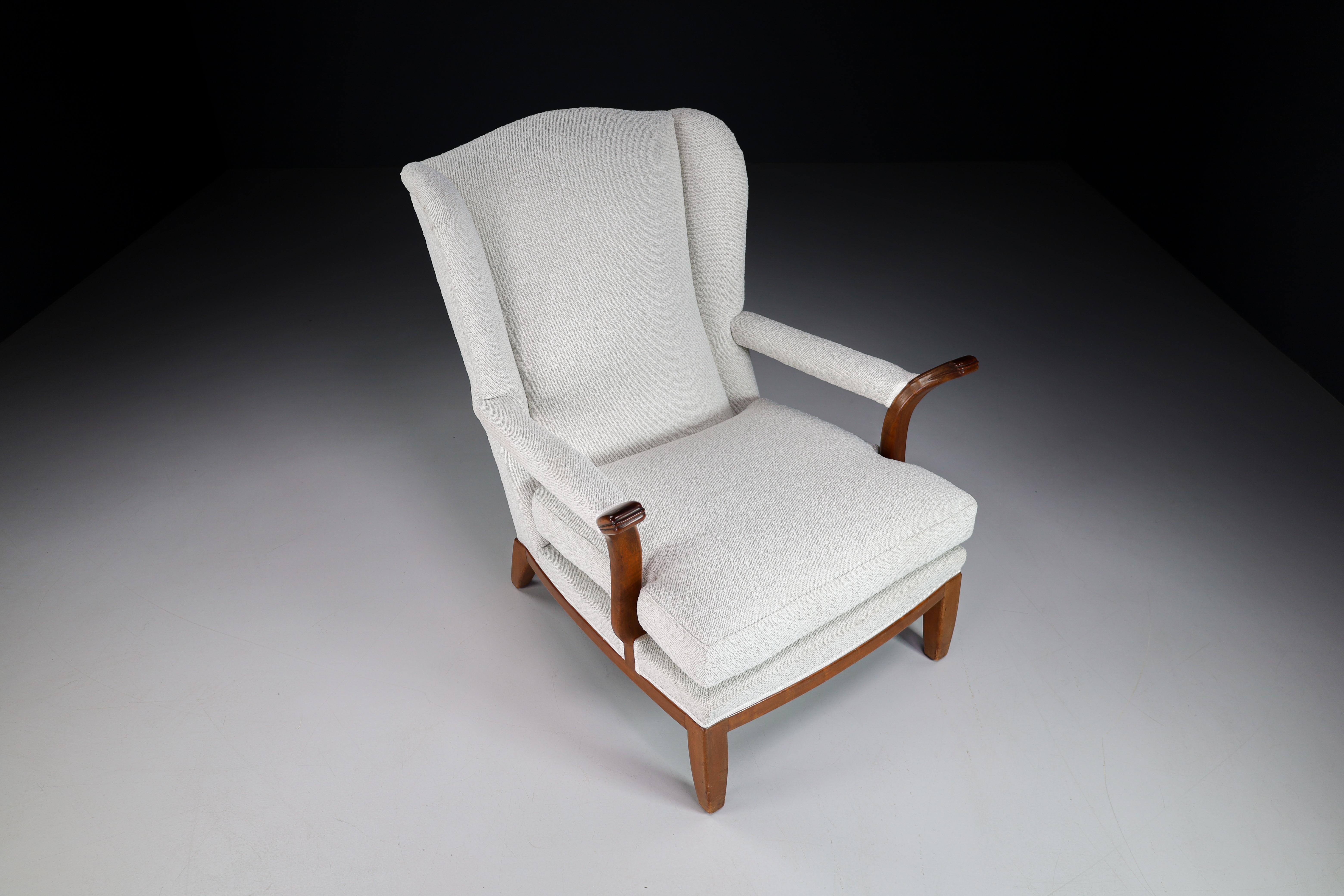 Large Wingback Chair in Walnut and New Bouclé Fabric, France, 1930s For Sale 2
