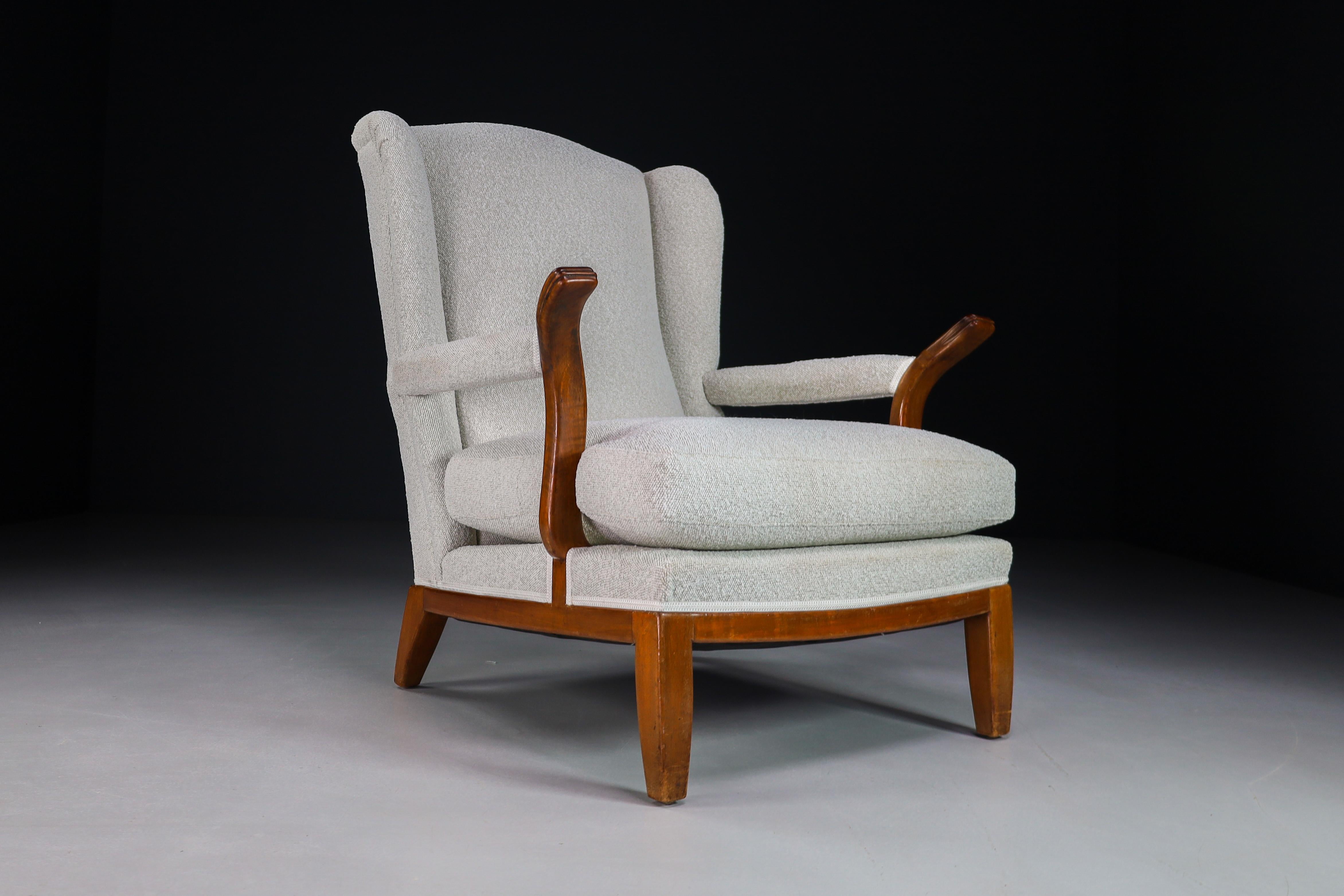 Large Wingback Chair in Walnut and New Bouclé Fabric, France, 1930s For Sale 3
