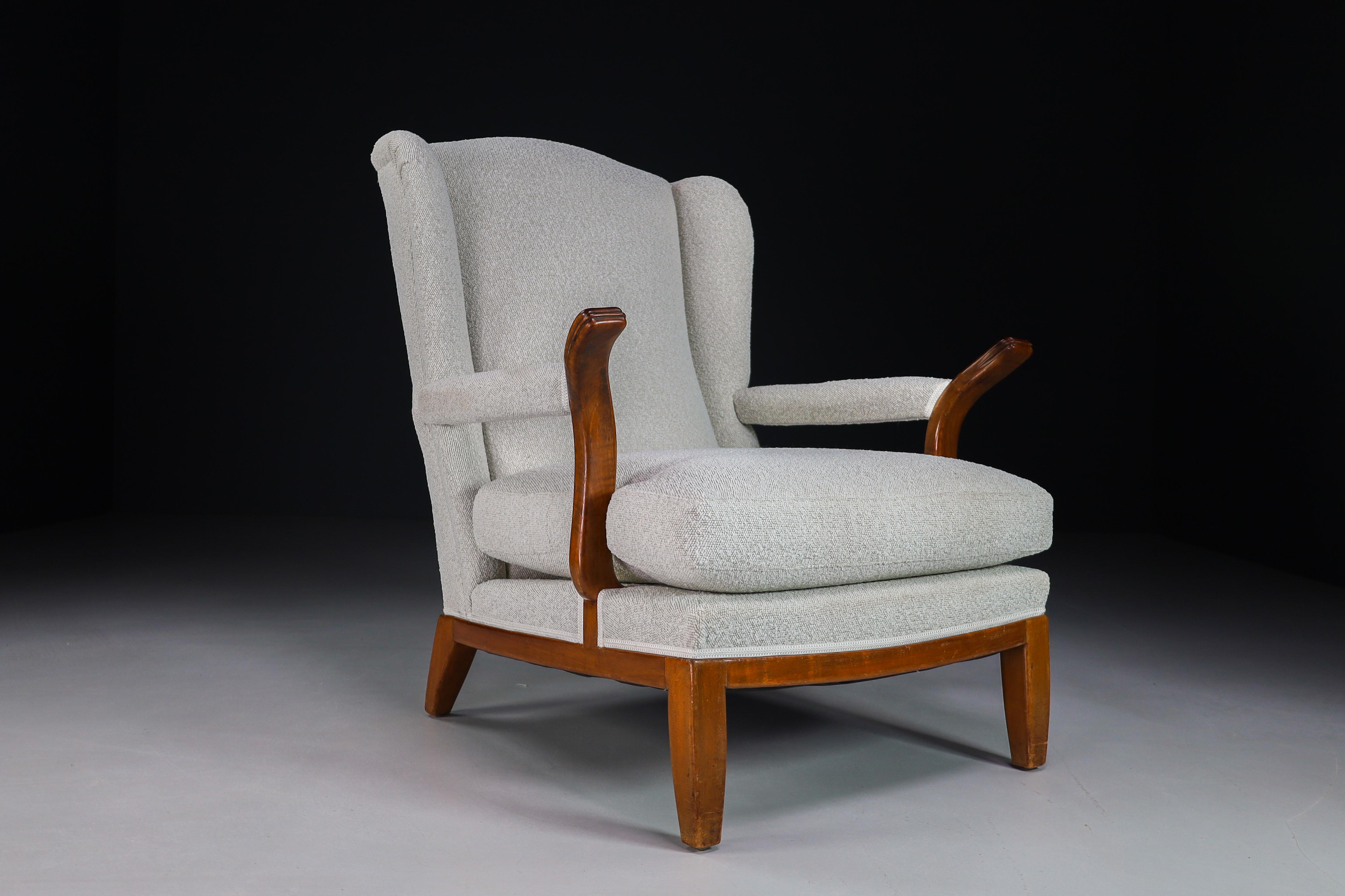 Large Wingback Chair in Walnut and New Bouclé Fabric, France, 1930s For Sale 4