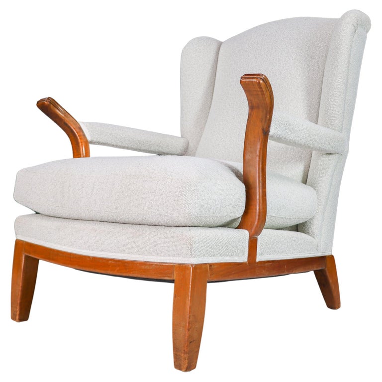 Großer Ohrensessel mit Ohrensessel aus Nussbaumholz und neuem Boucl-Stoff, Frankreich, 1930er Jahre im Angebot bei 1stDibs Deutschland