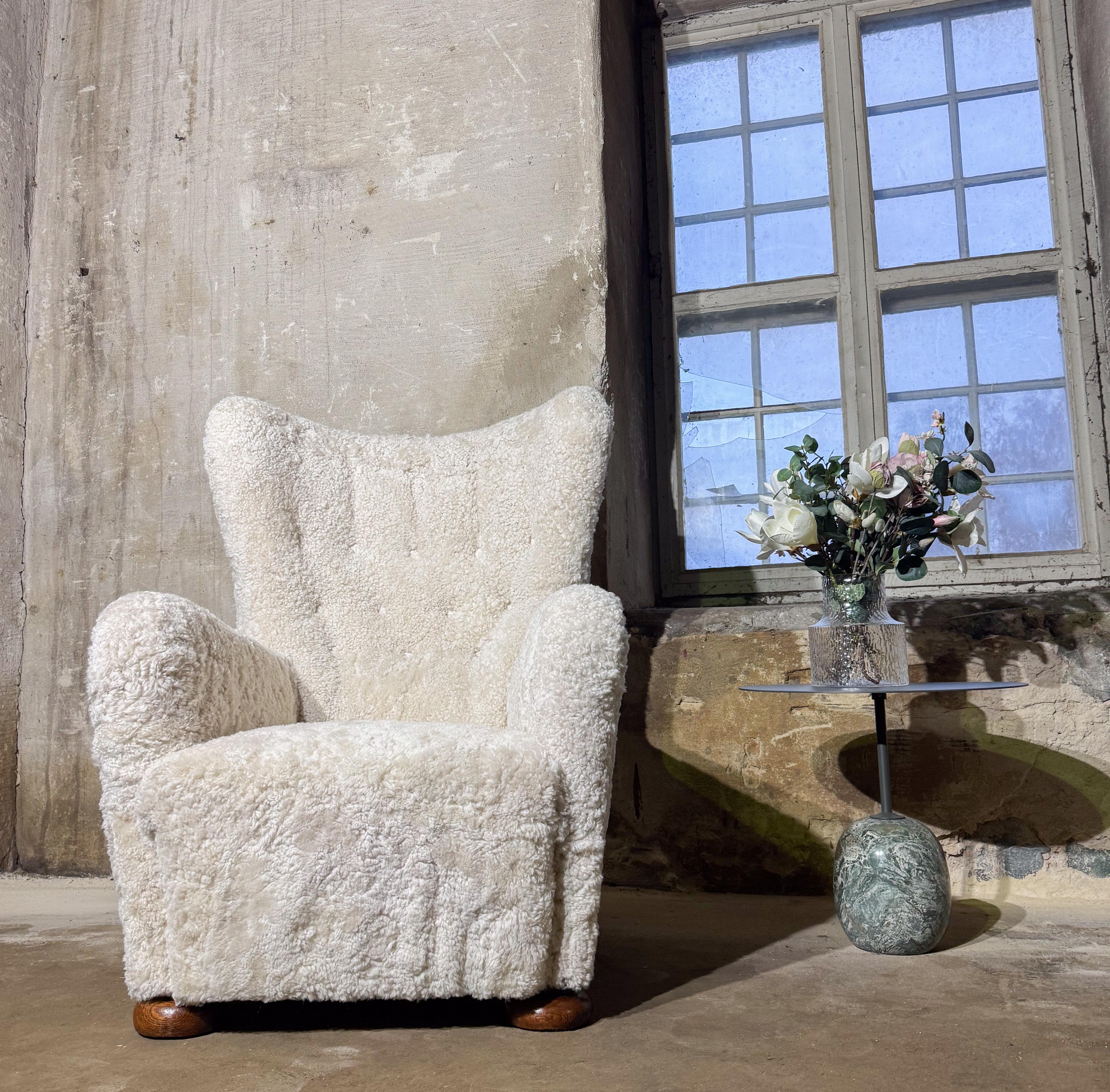 Sedia da salotto Wingback grande - Fritz Hansen 1672 in pelle di pecora in vendita 3