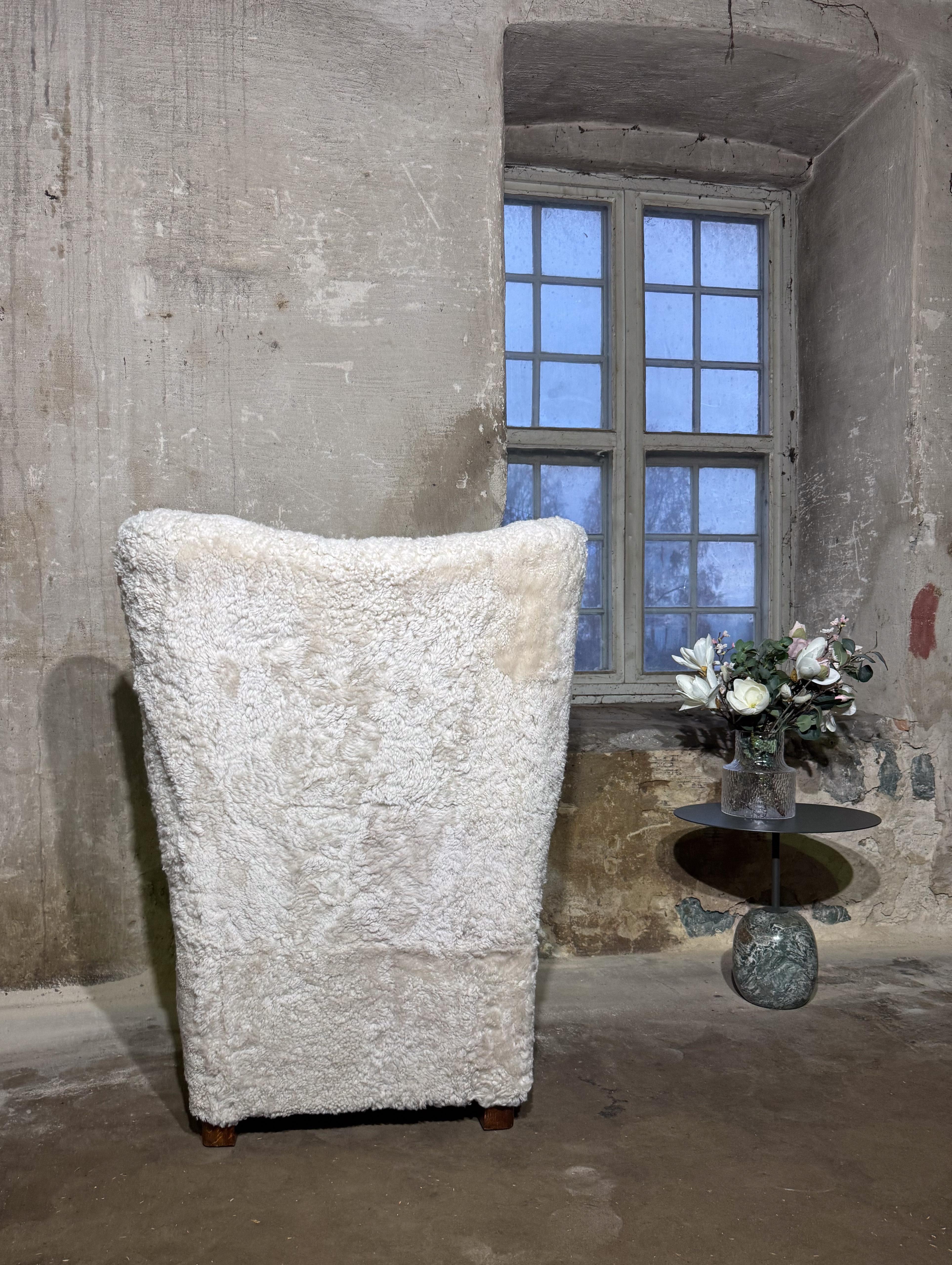 Sedia da salotto Wingback grande - Fritz Hansen 1672 in pelle di pecora in vendita 5