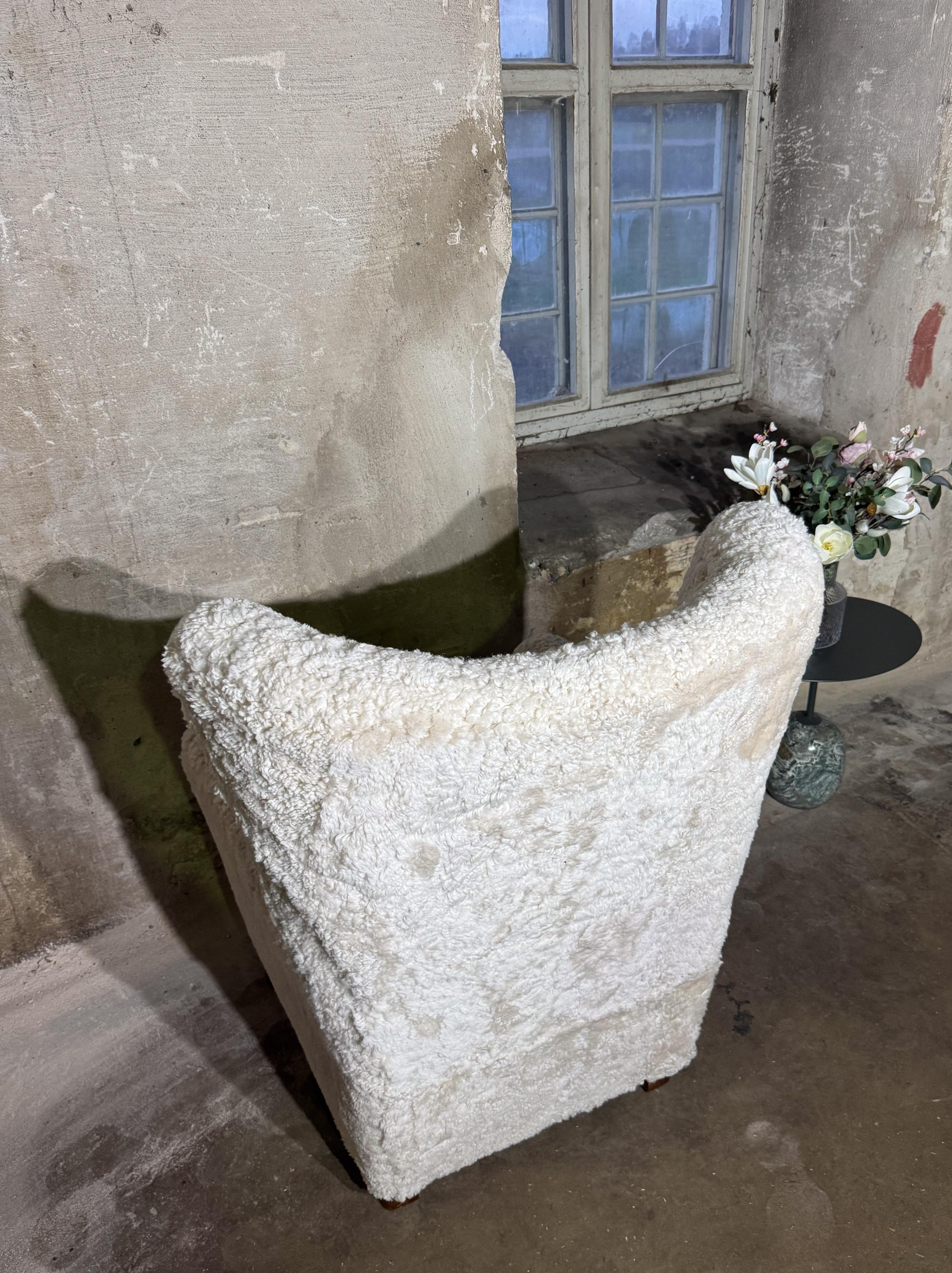 Sedia da salotto Wingback grande - Fritz Hansen 1672 in pelle di pecora in vendita 6