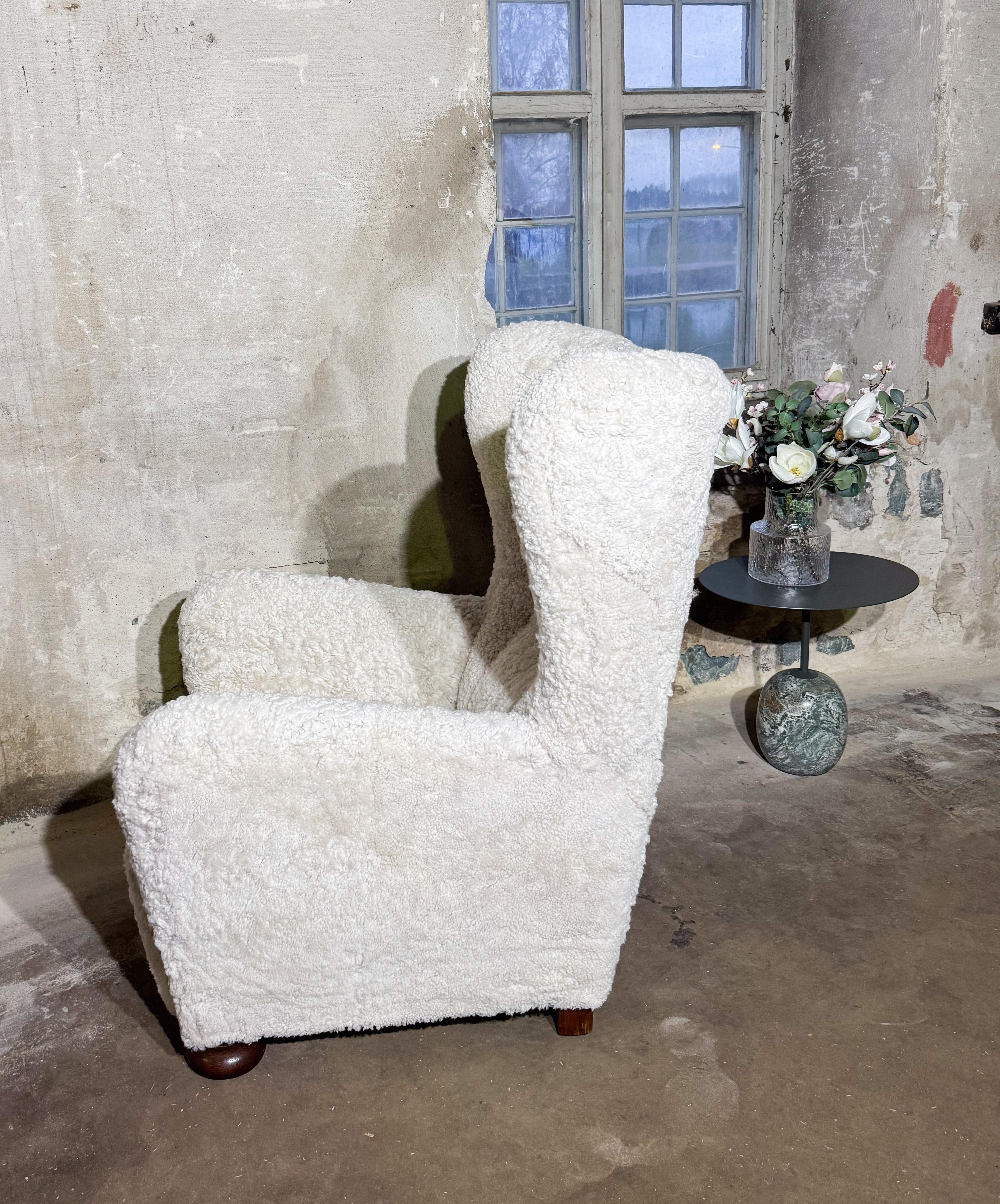 Sedia da salotto Wingback grande - Fritz Hansen 1672 in pelle di pecora in vendita 7