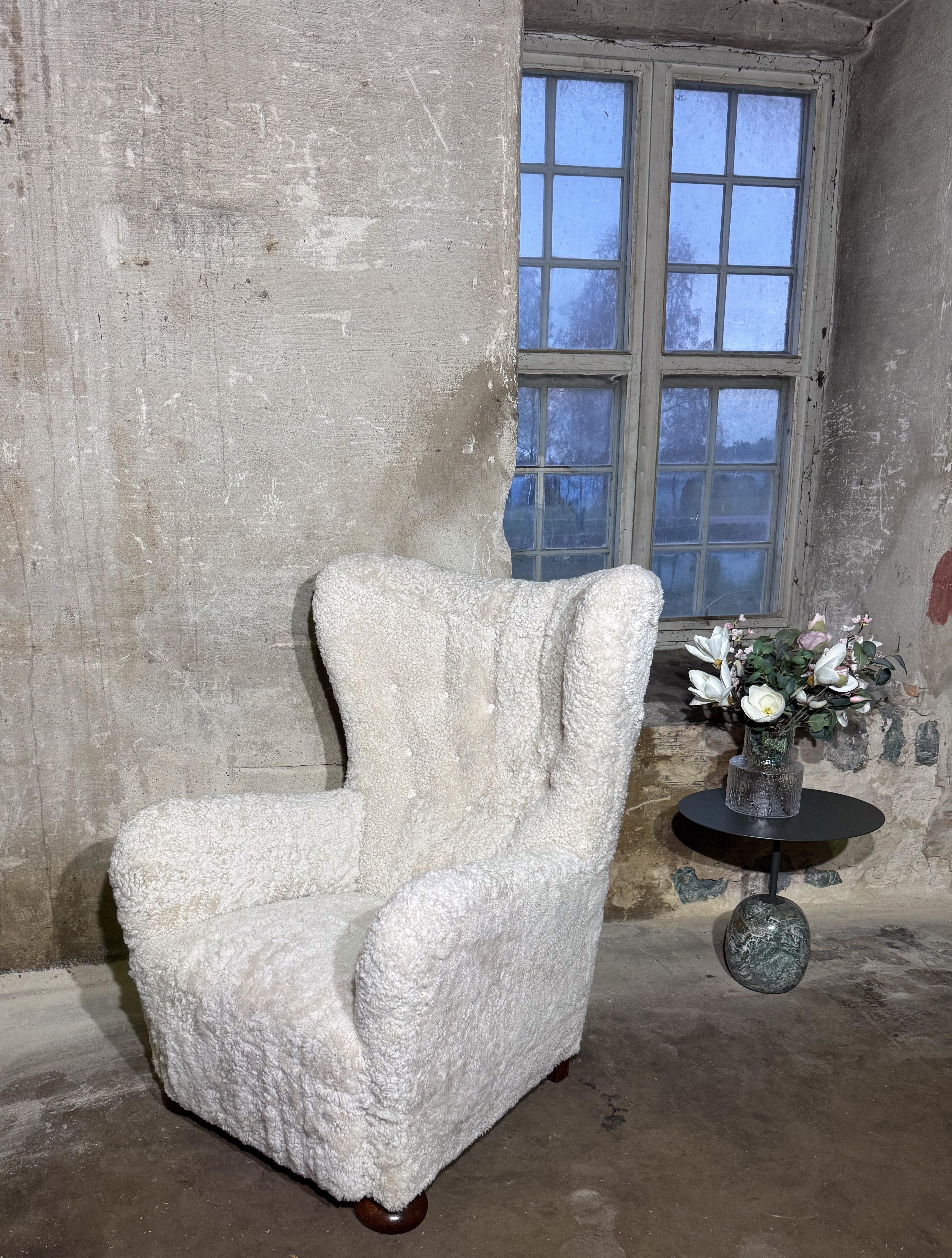 Sedia da salotto Wingback grande - Fritz Hansen 1672 in pelle di pecora in vendita 8
