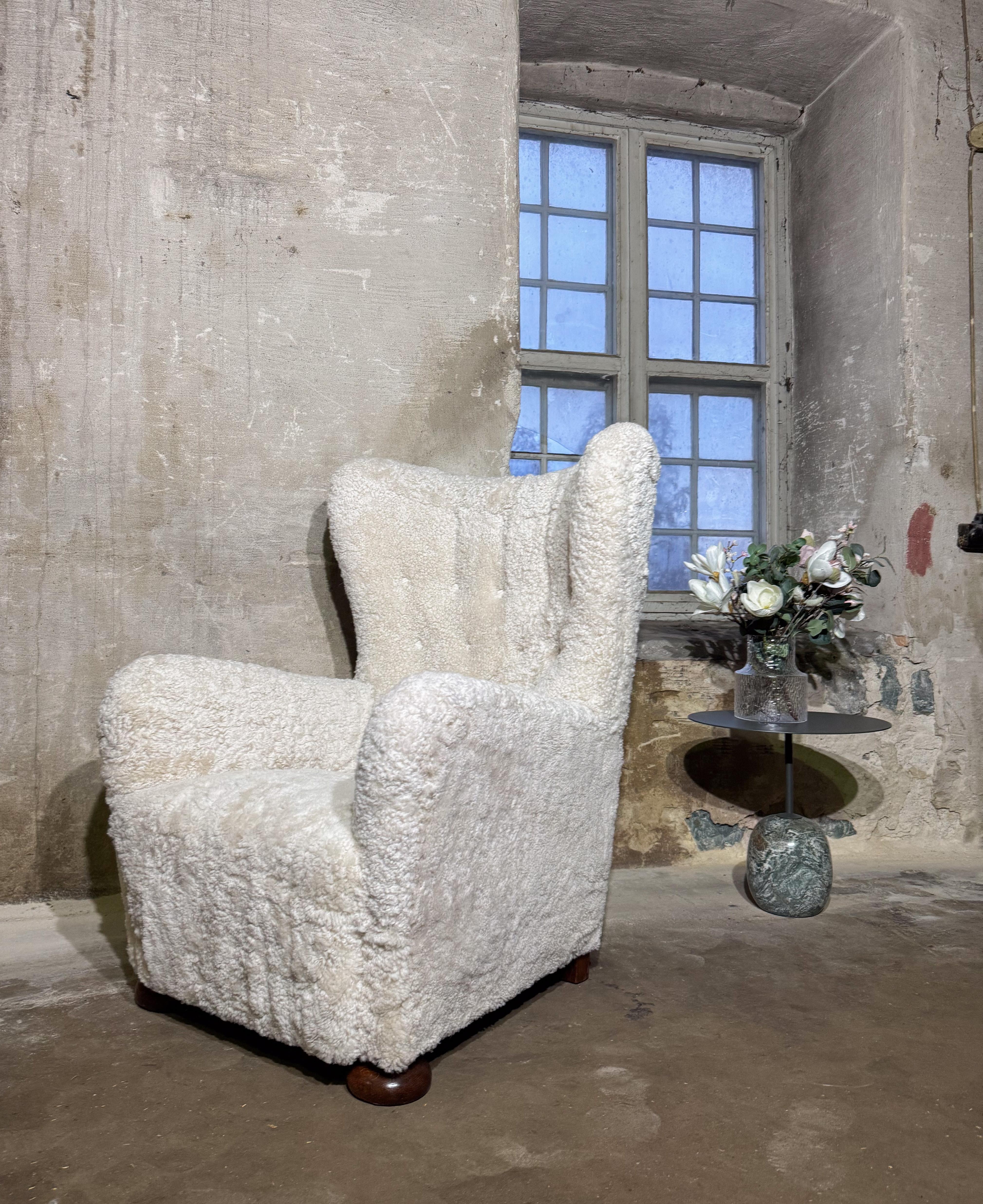 Sedia da salotto Wingback grande - Fritz Hansen 1672 in pelle di pecora in vendita 9