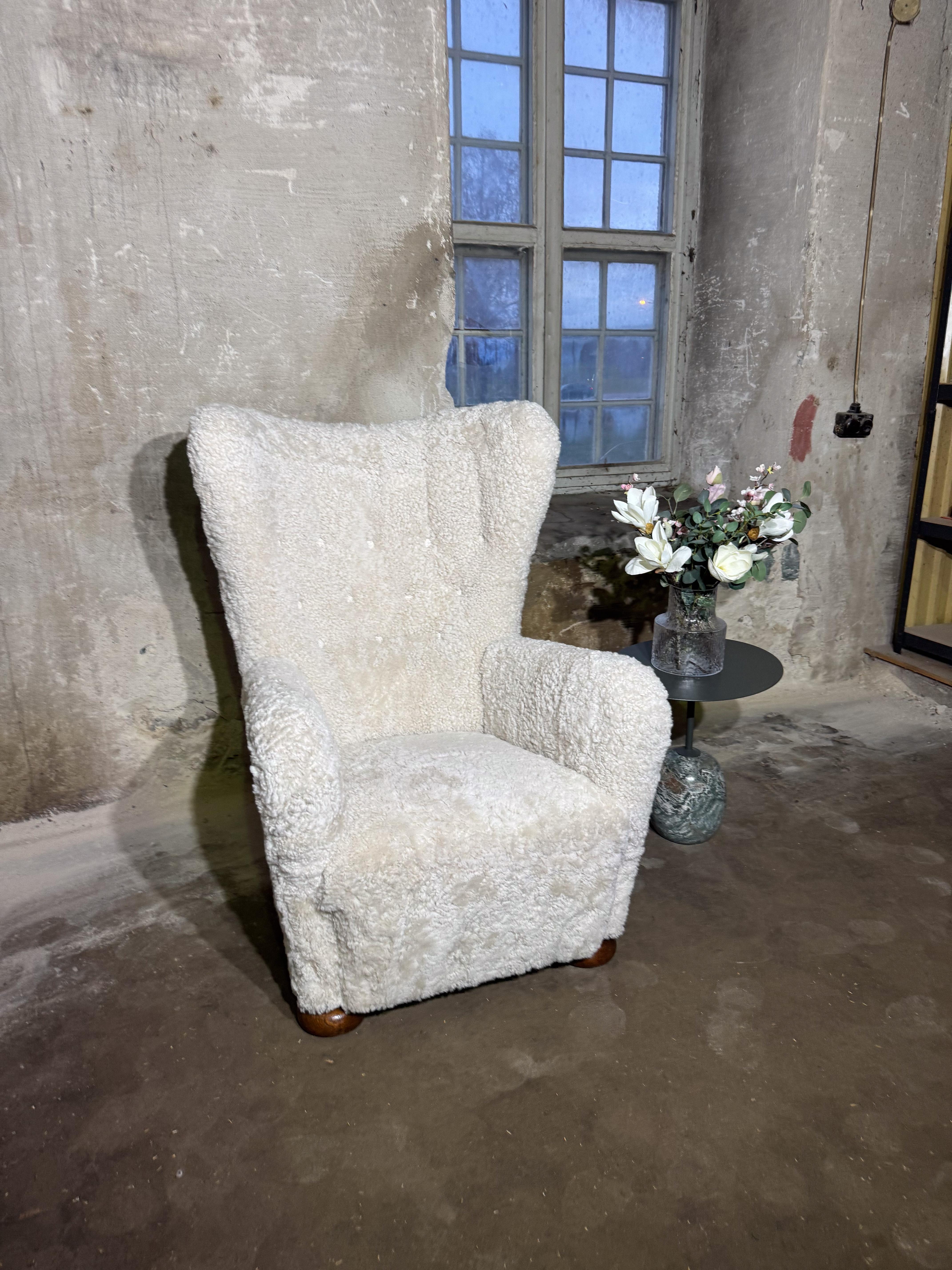 Sedia da salotto Wingback grande - Fritz Hansen 1672 in pelle di pecora in vendita 10