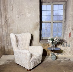 Large Wingback Lounge Chair - Fritz Hansen 1672 in Sheepskin