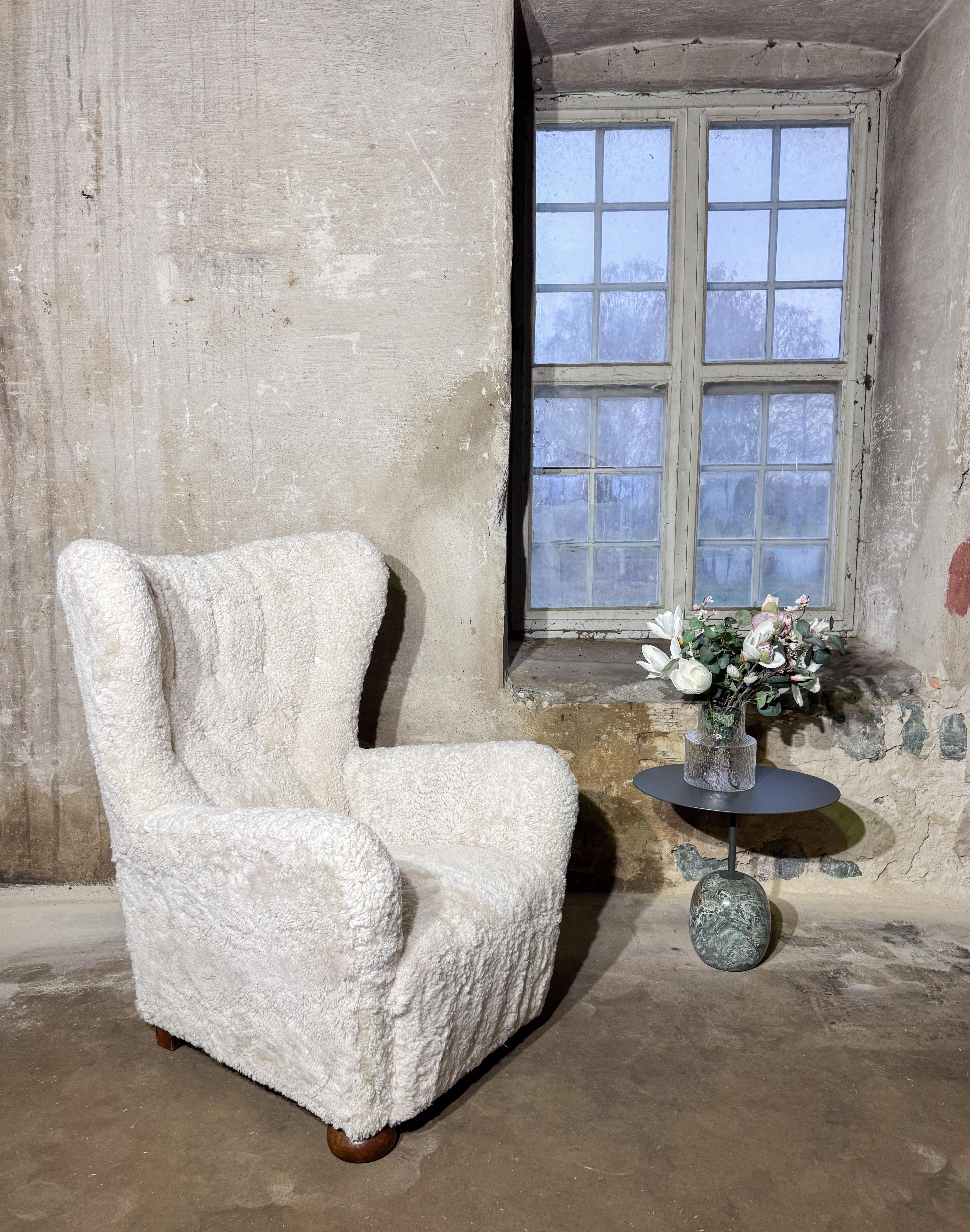 Sedia da salotto Wingback grande - Fritz Hansen 1672 in pelle di pecora In condizioni ottime in vendita a Stockholm, SE