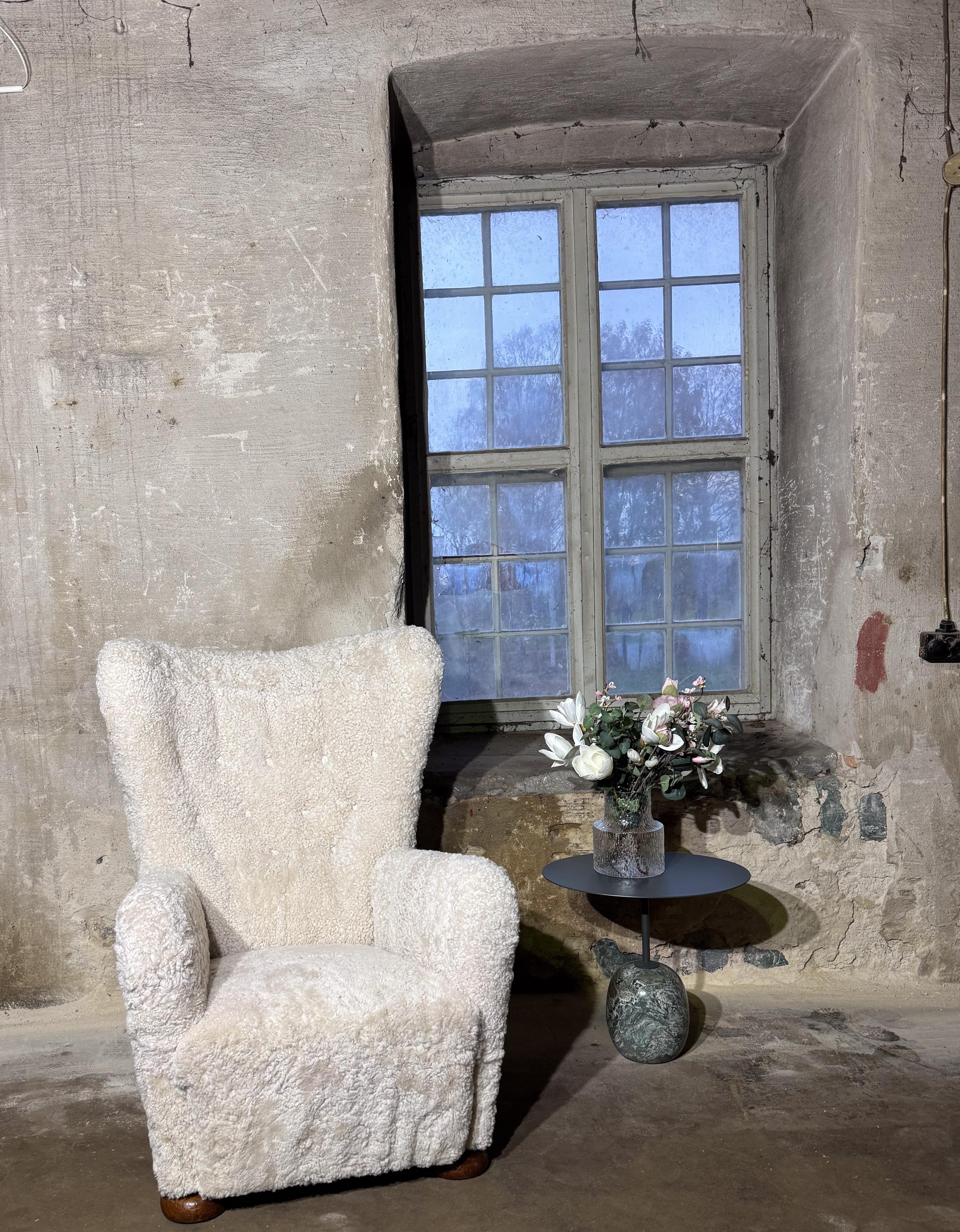 Metà XX secolo Sedia da salotto Wingback grande - Fritz Hansen 1672 in pelle di pecora in vendita