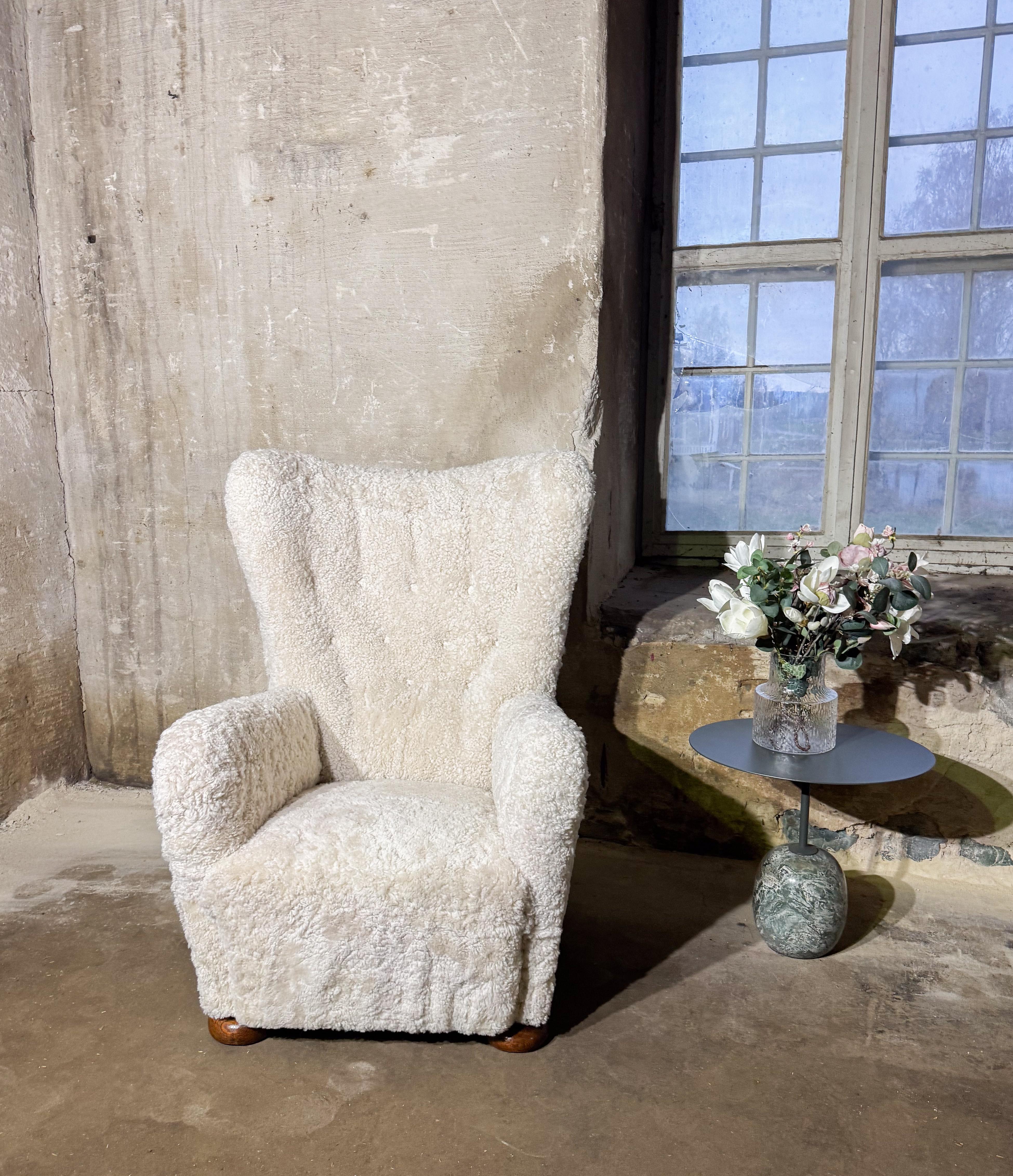 Sedia da salotto Wingback grande - Fritz Hansen 1672 in pelle di pecora in vendita 1
