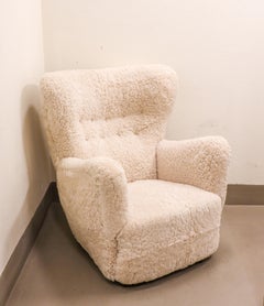 Large Wingback Lounge Chair - In the Manner of Fritz Hansen in Sheepskin