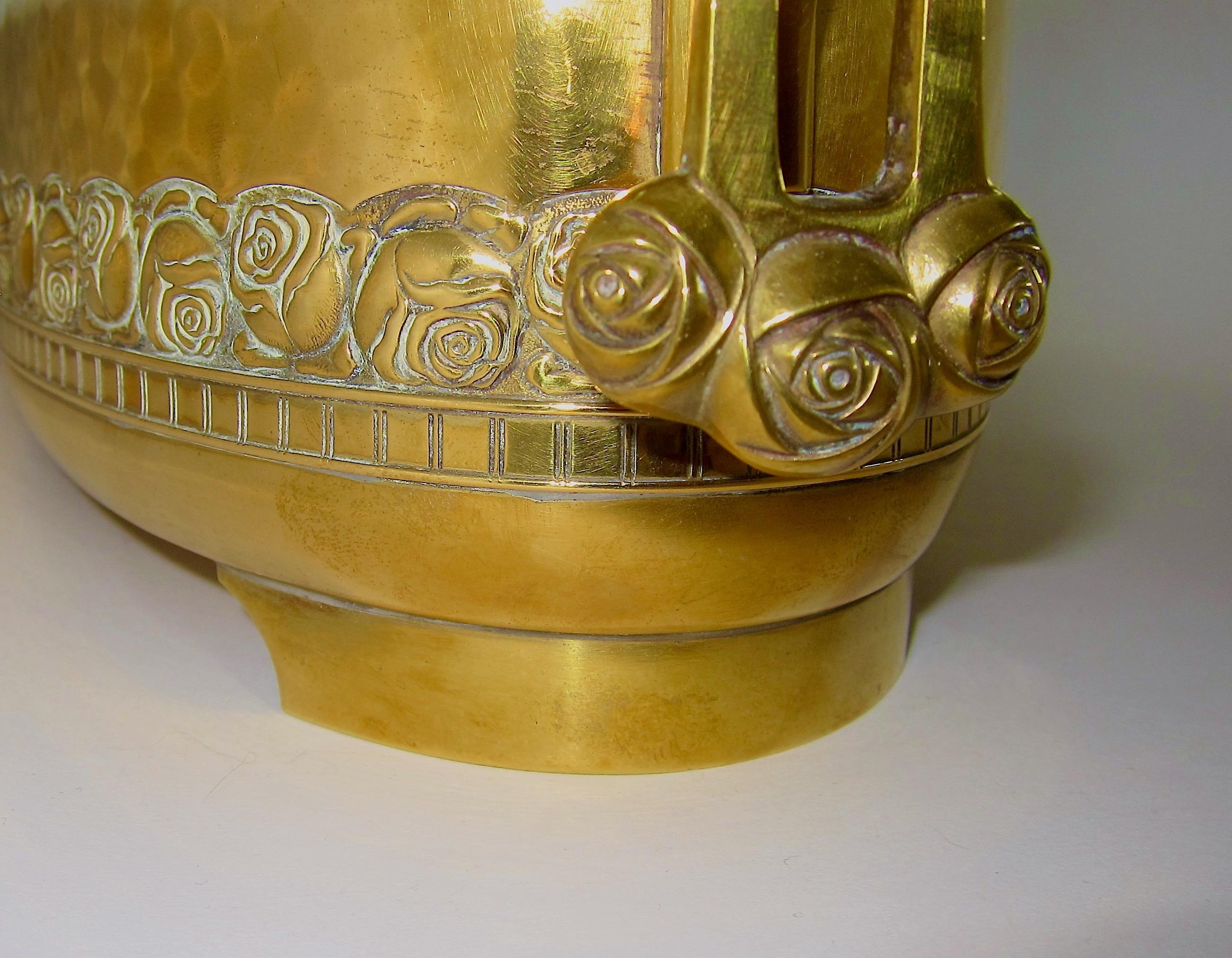 Large WMF Art Nouveau Oval Planter in Golden Yellow Brass, circa 1910 In Good Condition In Los Angeles, CA