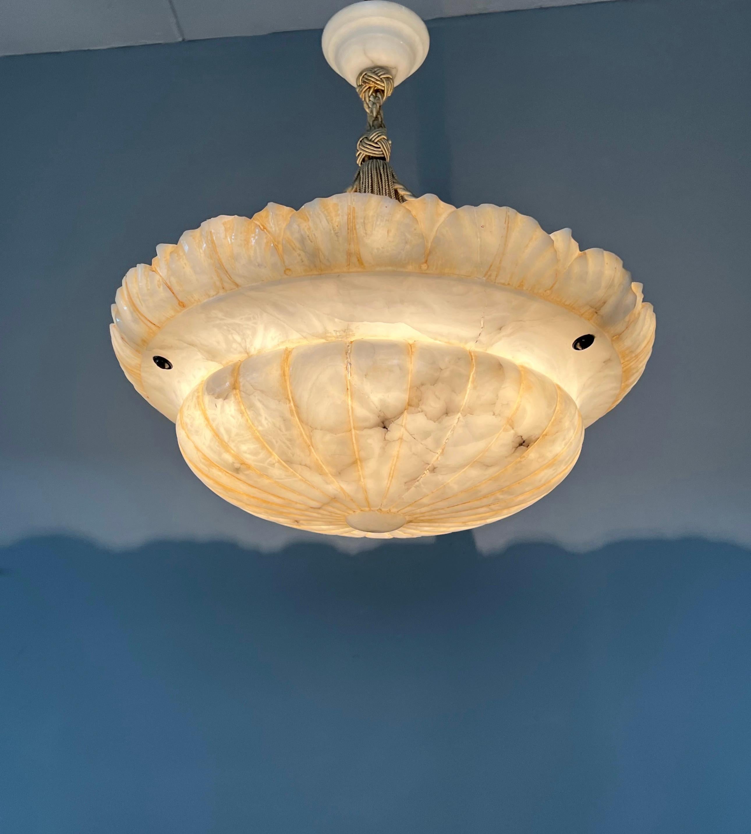 Large & Wonderful Design Hand Carved White Alabaster Pendant Light / Chandelier  In Good Condition In Lisse, NL