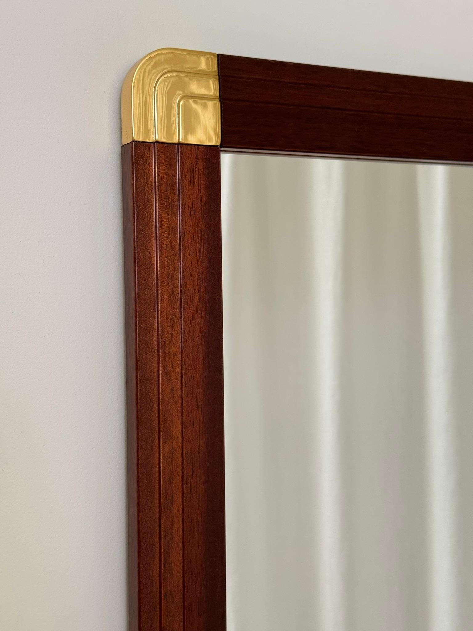 Gran espejo de pared de madera y latón en Bueno estado para la venta en Bristol, GB