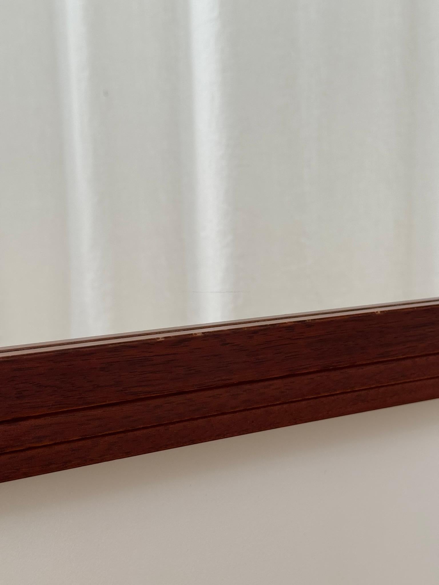 Gran espejo de pared de madera y latón Latón en venta