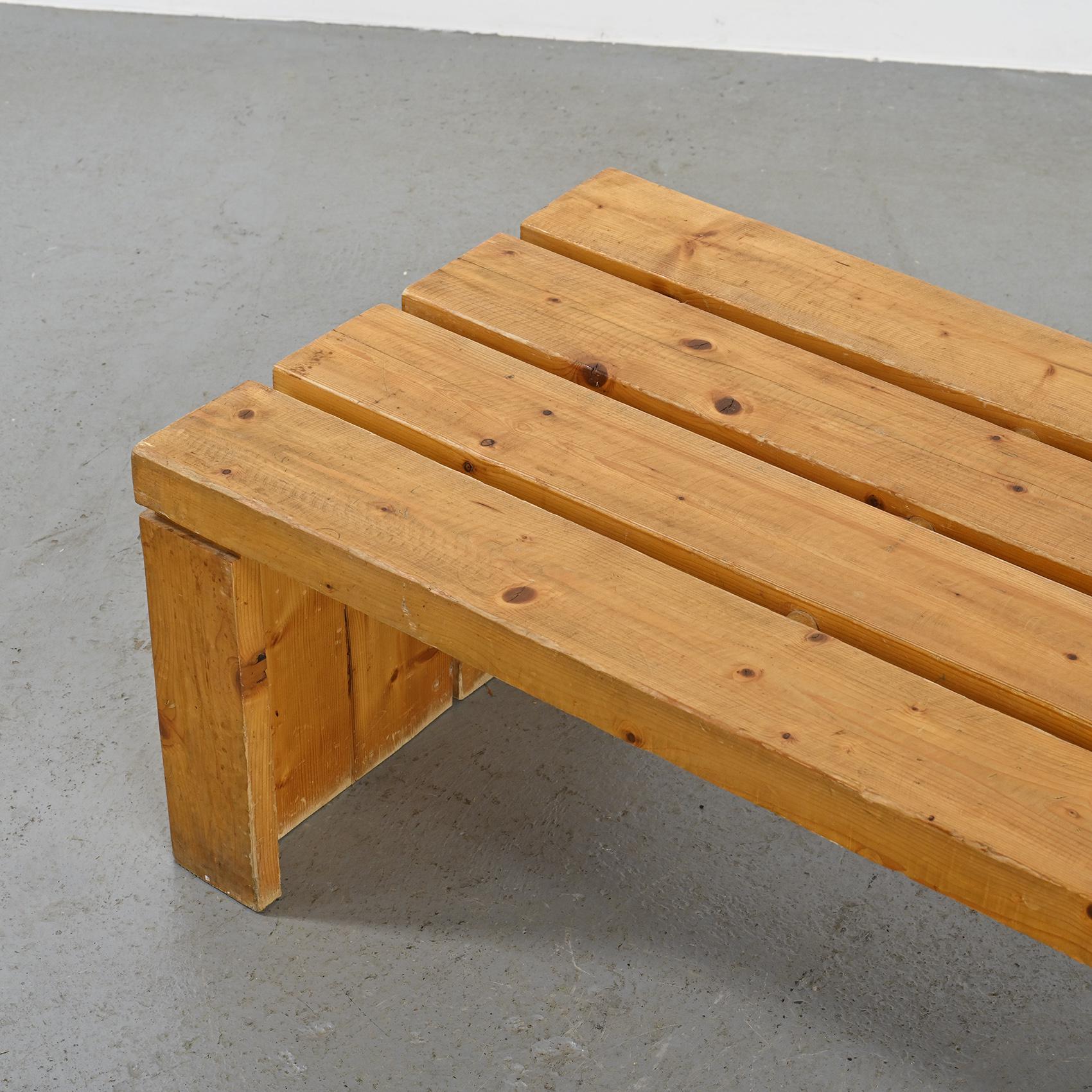 Grand banc en bois des Arcs de Charlotte Perriand, 1985 en vente 4
