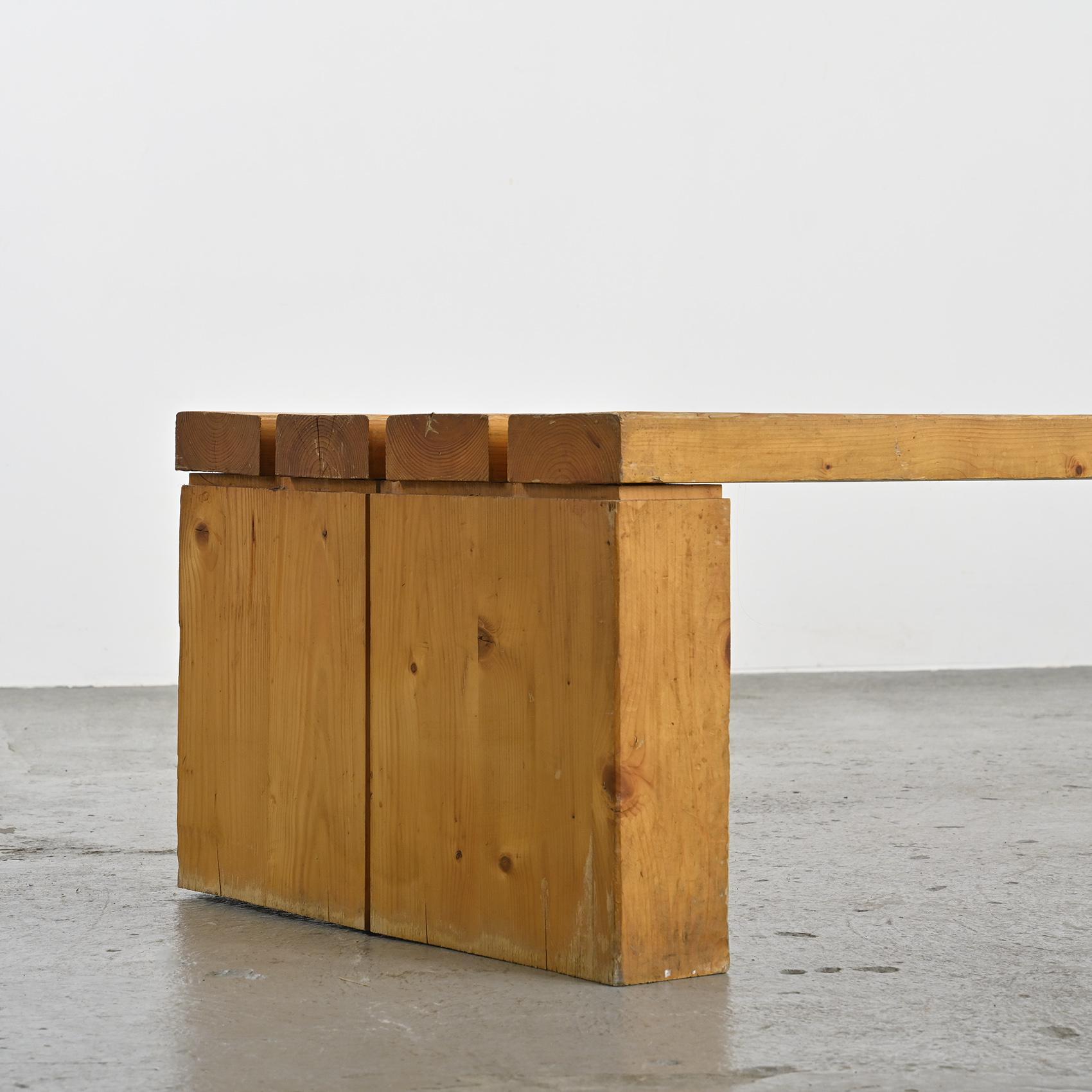 Mid-Century Modern Grand banc en bois des Arcs de Charlotte Perriand, 1985 en vente