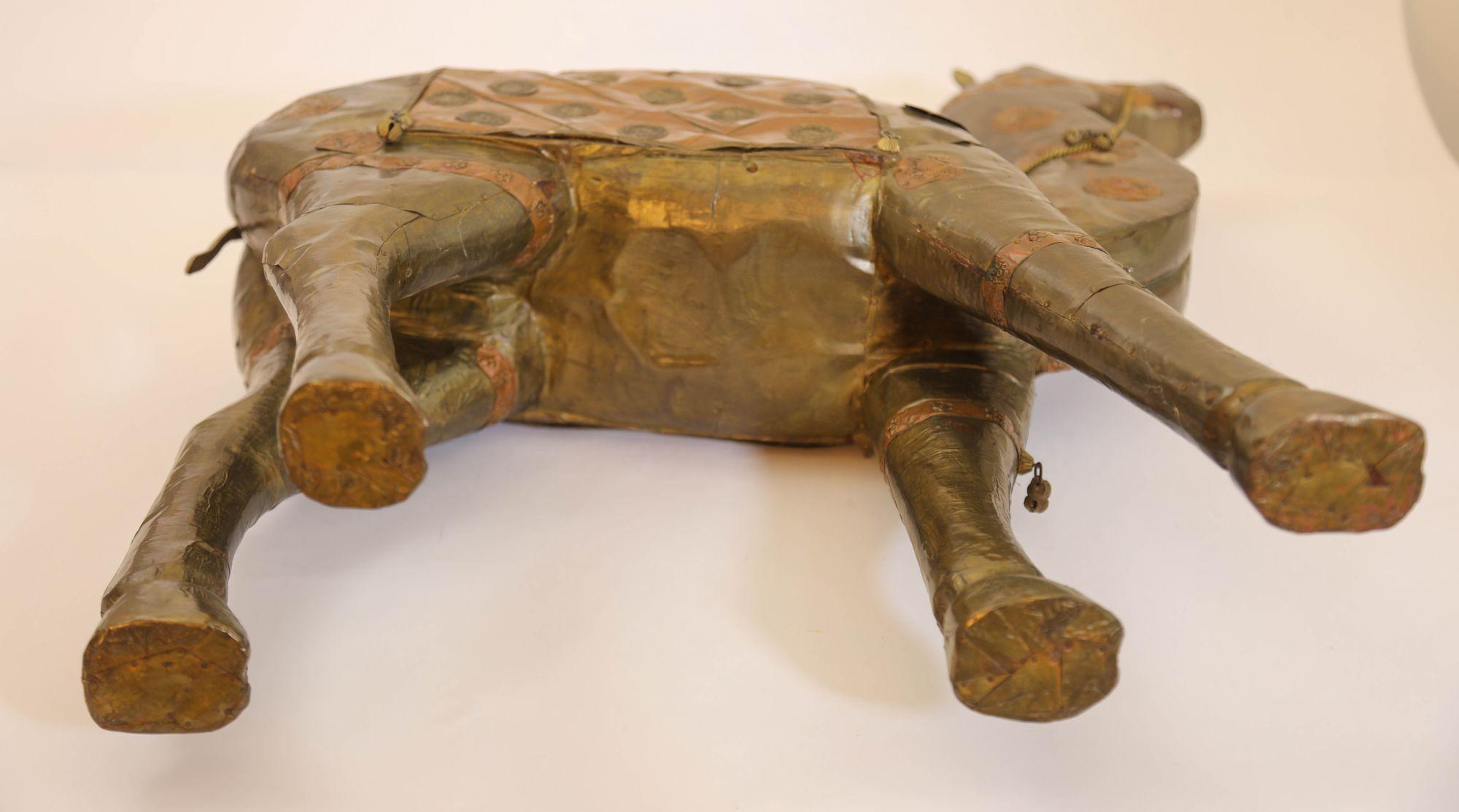 Gran Escultura de Madera de Camello Cubierta de Latón y Cobre Raj India en venta 5