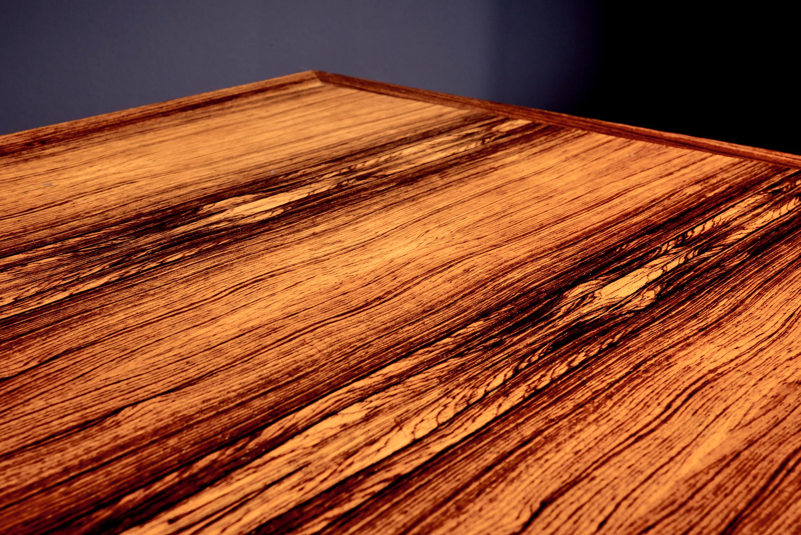 Gran mesa baja de madera atribuida a Kai Kristiansen en Bueno estado para la venta en Berlin, DE